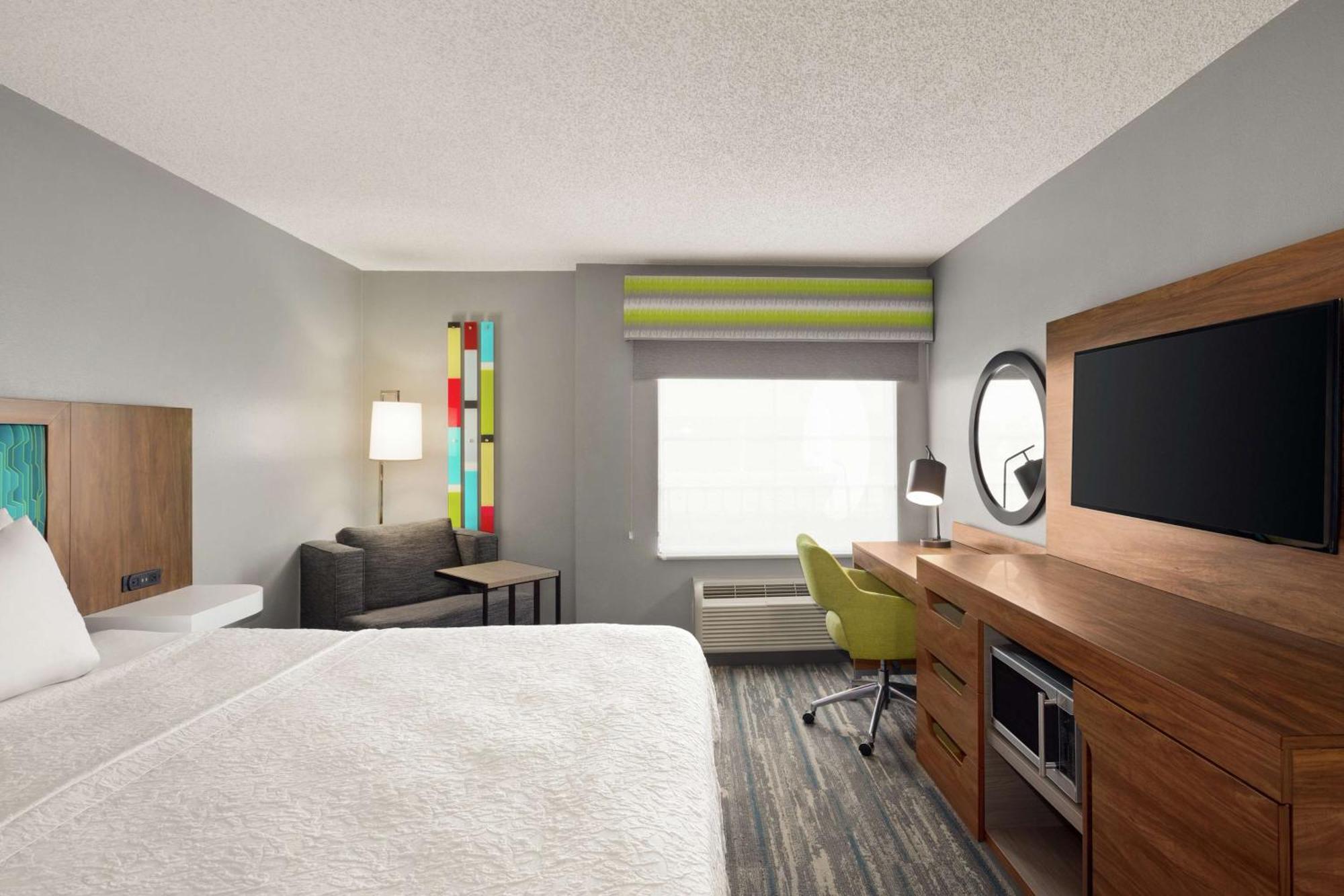 Hampton & Lauderdale Airport Hotel