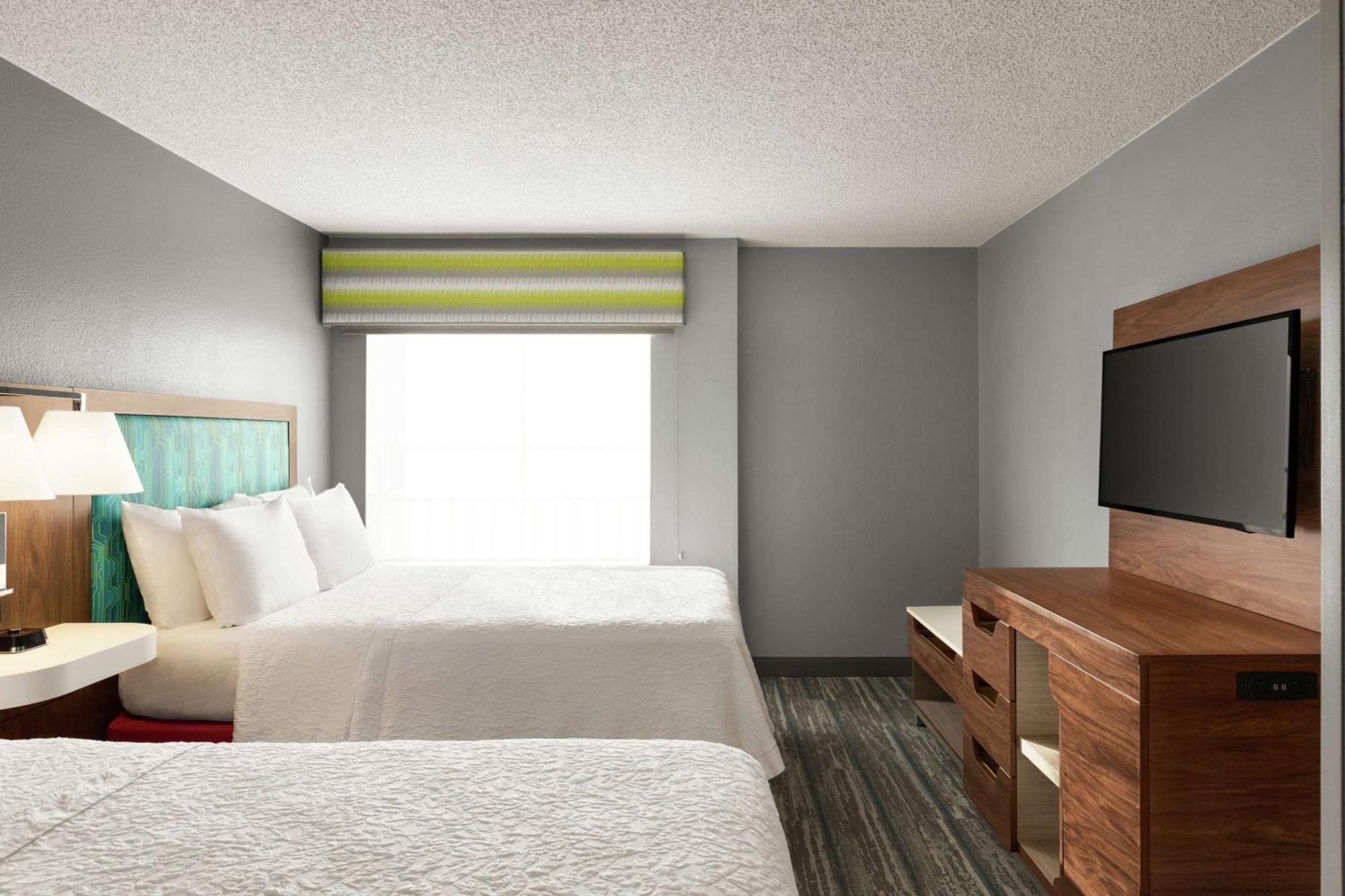 Hampton & Lauderdale Airport Hotel 3*