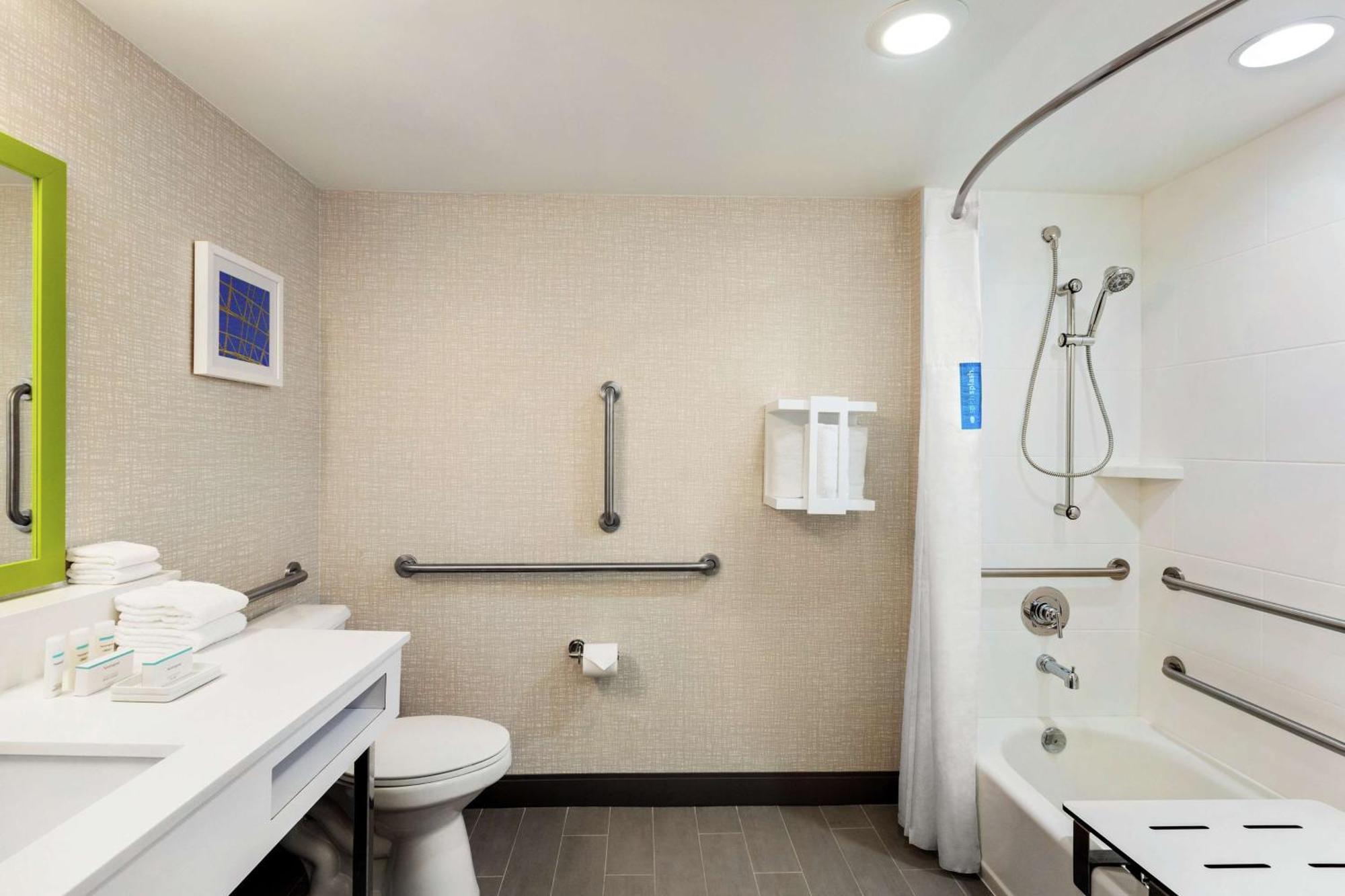 Hampton & Lauderdale Airport 3*