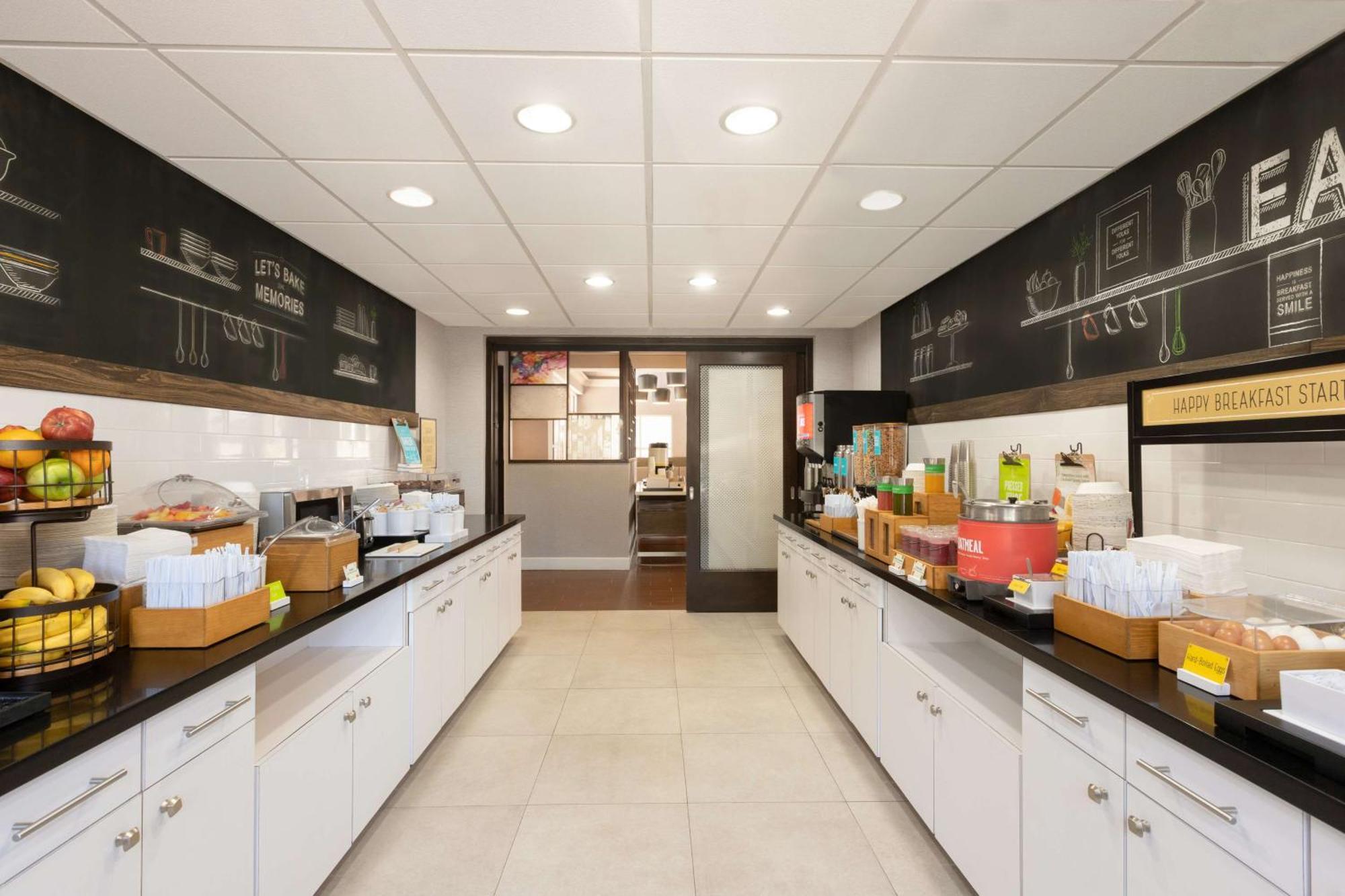 Hampton & Lauderdale Airport 3*
