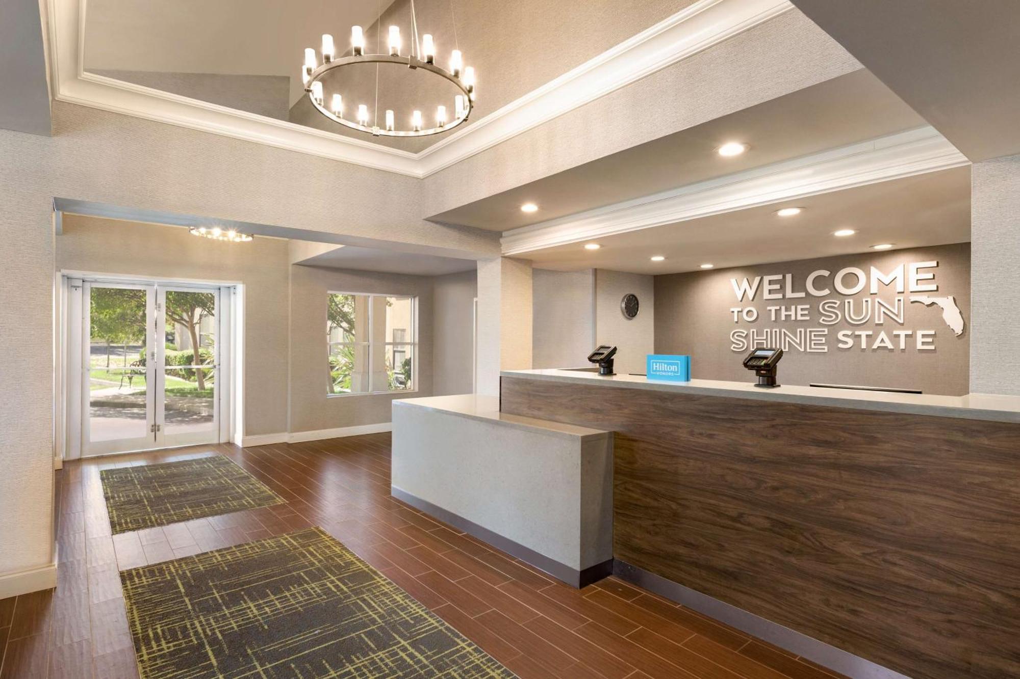 Hampton & Lauderdale Airport Hotel 3*