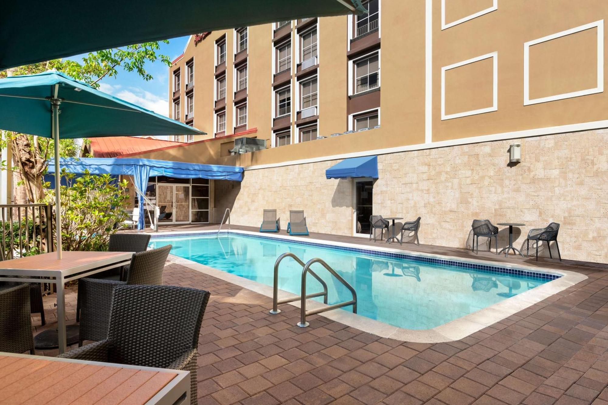 Hotel Hampton & Lauderdale Airport 3*