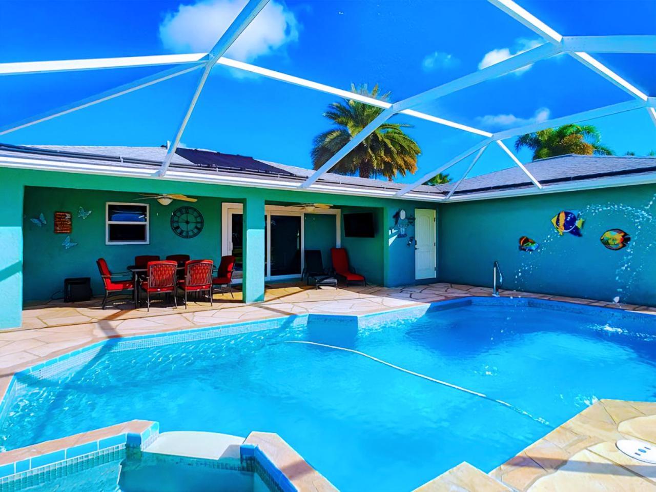 On The Water! Sleeps 12! 2 King Masters, Golf, Fishing, Bbq, Pool, Spa, Pvt Yard Villa