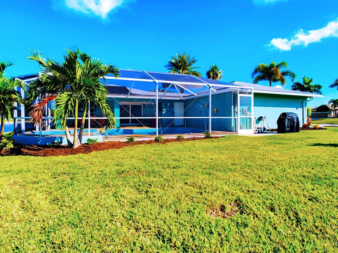 On The Water! Sleeps 12! 2 King Masters, Golf, Fishing, Bbq, Pool, Spa, Pvt Yard Villa *