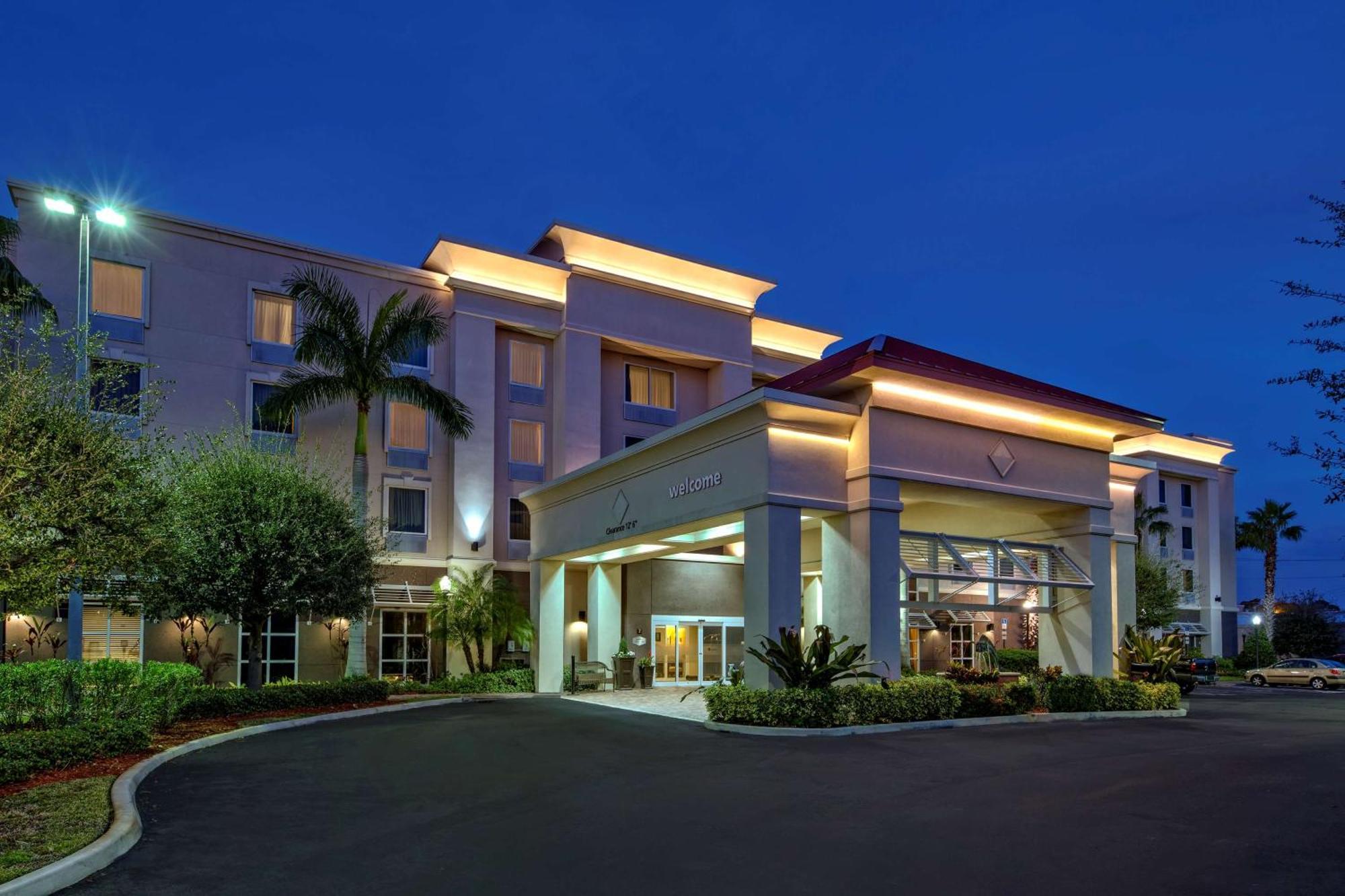 Hotel Hampton & Stuart-north