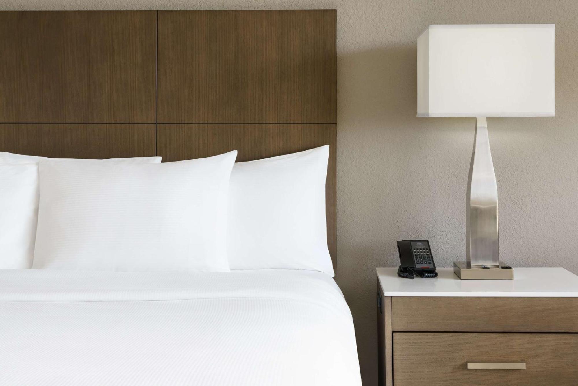 Hotel Doubletree By Hilton Airport