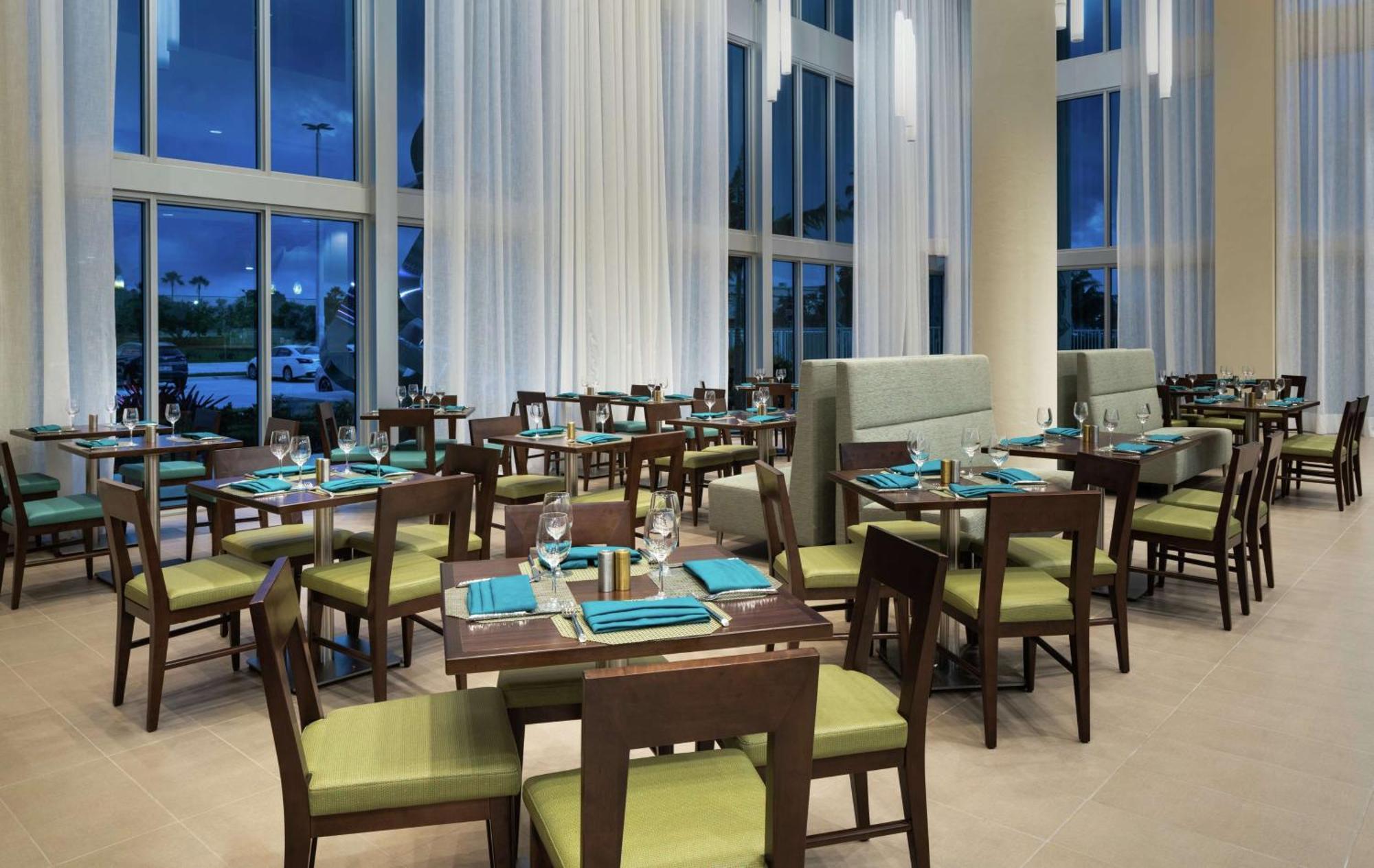 Doubletree By Hilton Miami Doral Hotel 4*