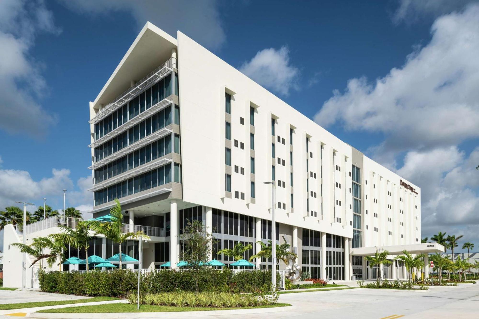 Doubletree By Hilton Miami Doral Hotel 4*