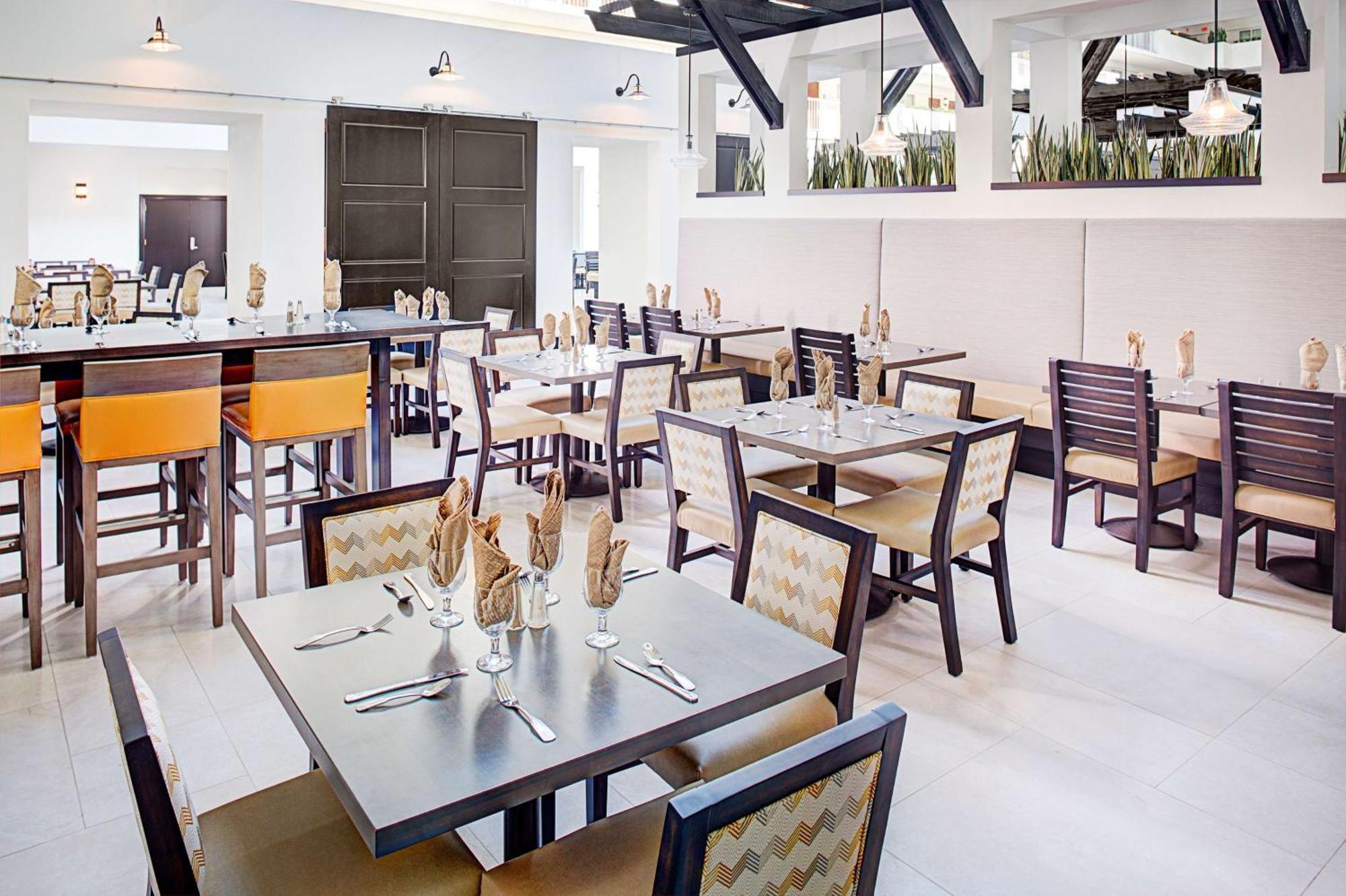 Embassy By Hilton Destin Miramar 3*