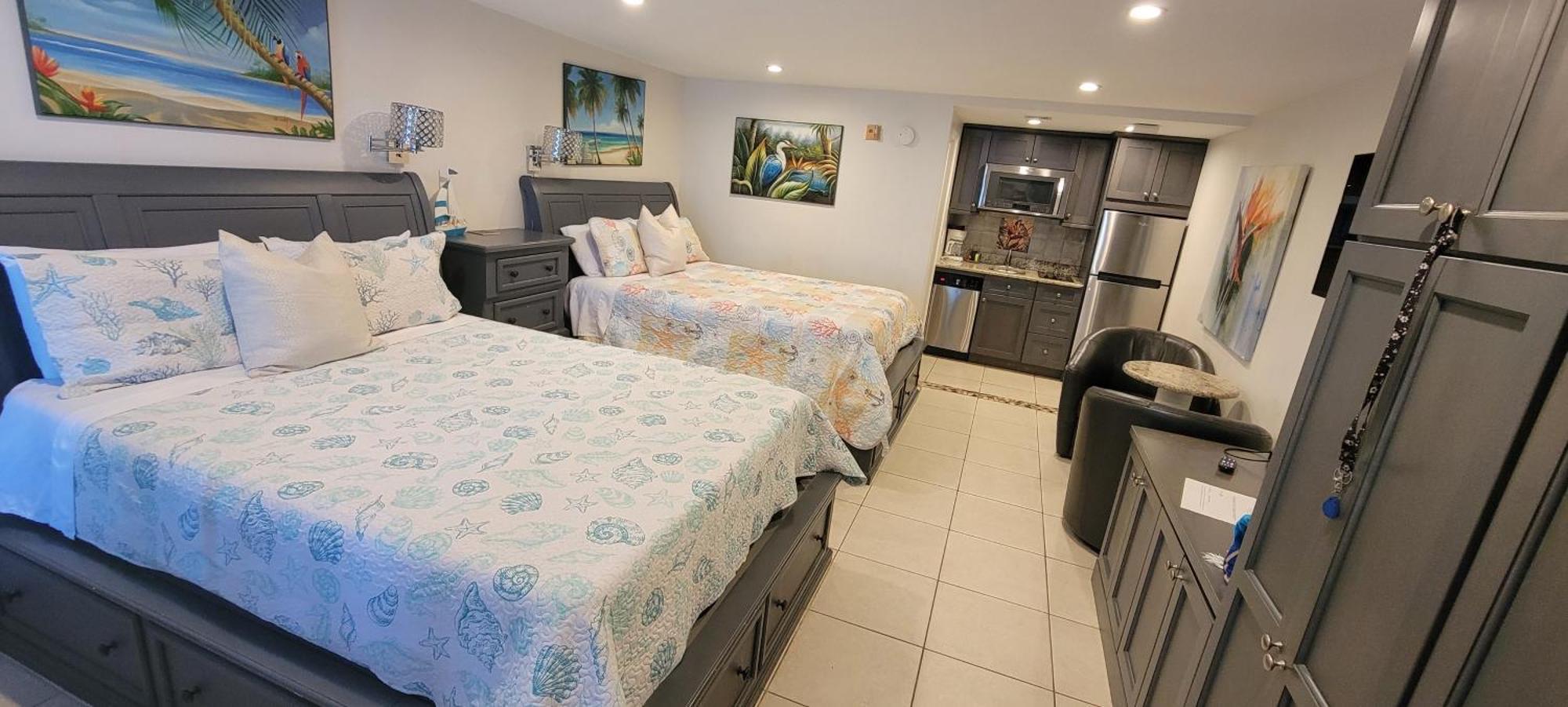 Sea Spray, 114, Steps Away! Pool+wifi * Ruskin