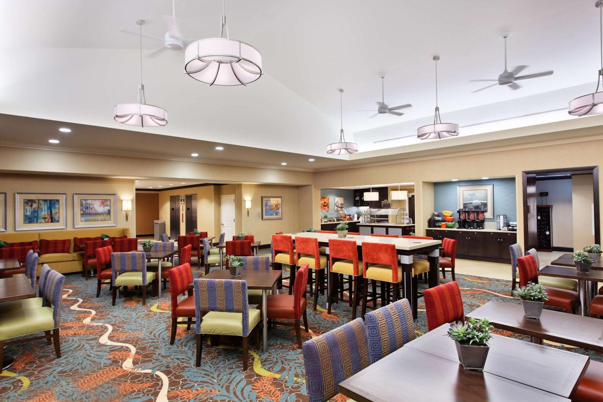 Hotel Homewood By Hilton Airport