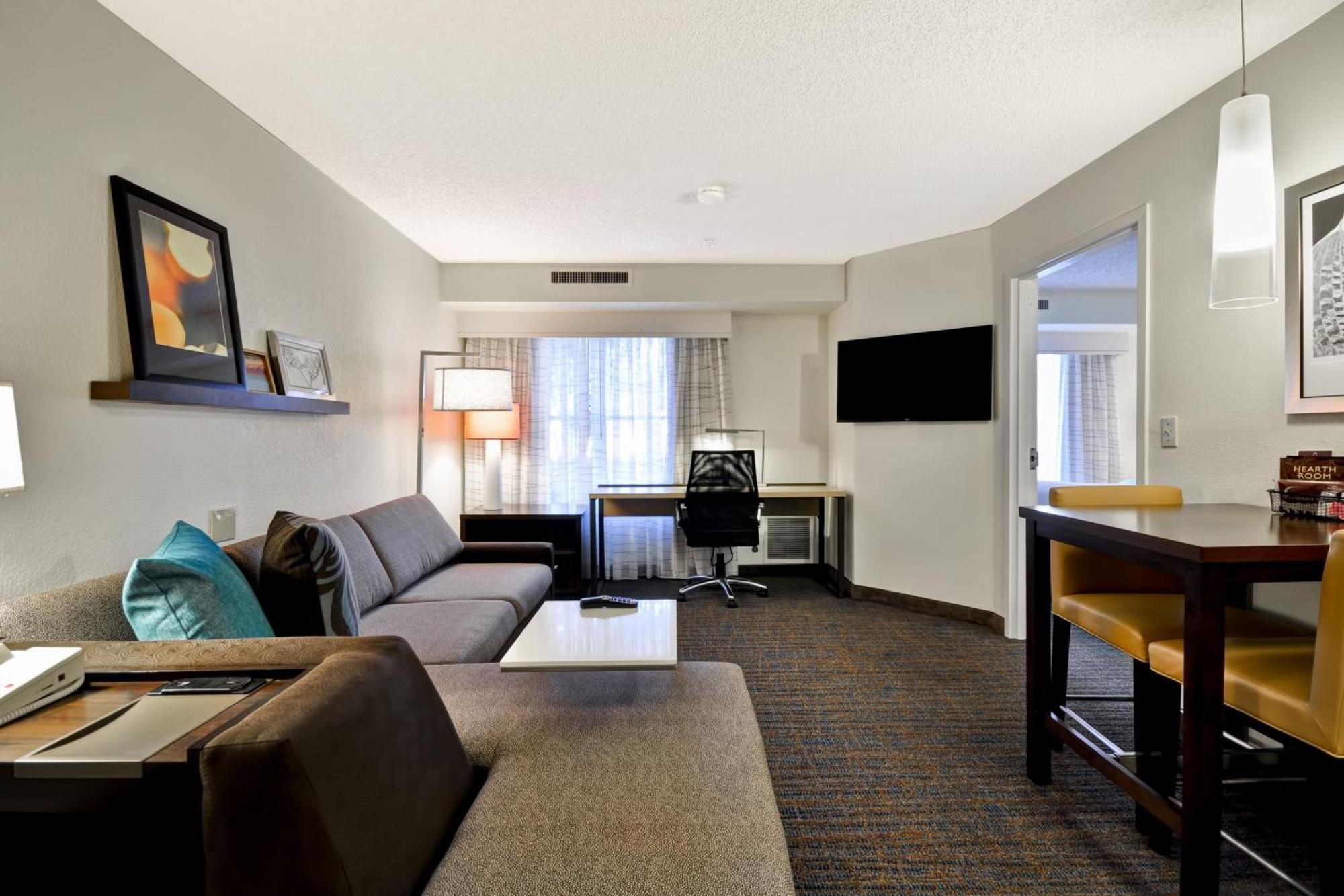 By Marriott Airport Hotel Jacksonville