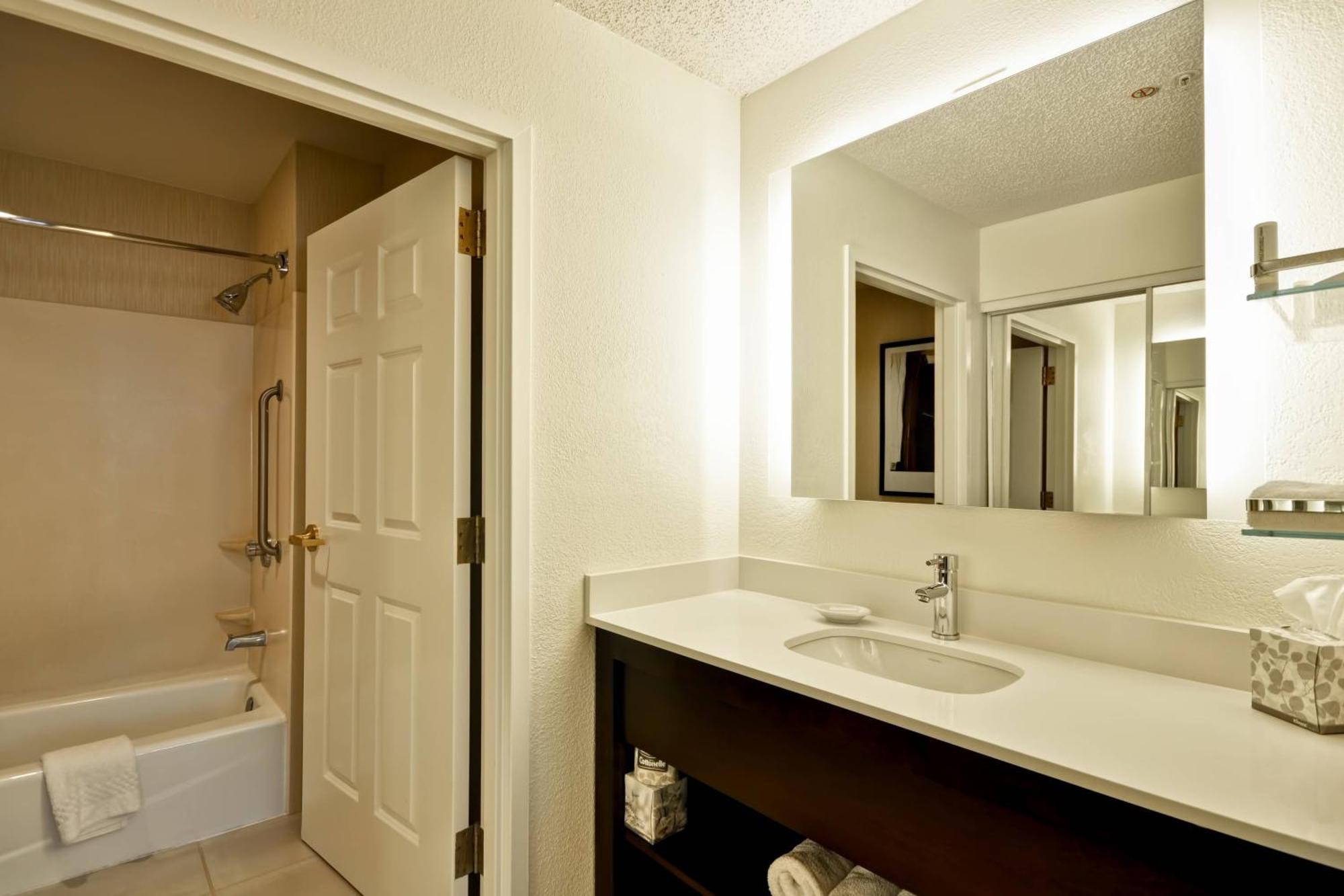By Marriott Airport Hotel Jacksonville