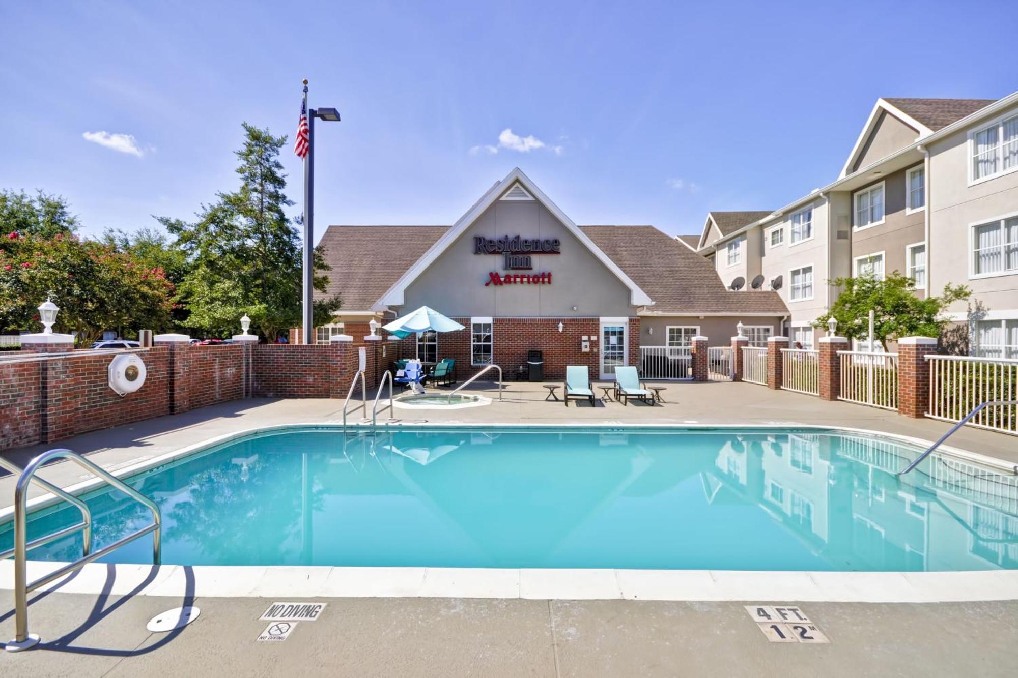 By Marriott Airport 3*