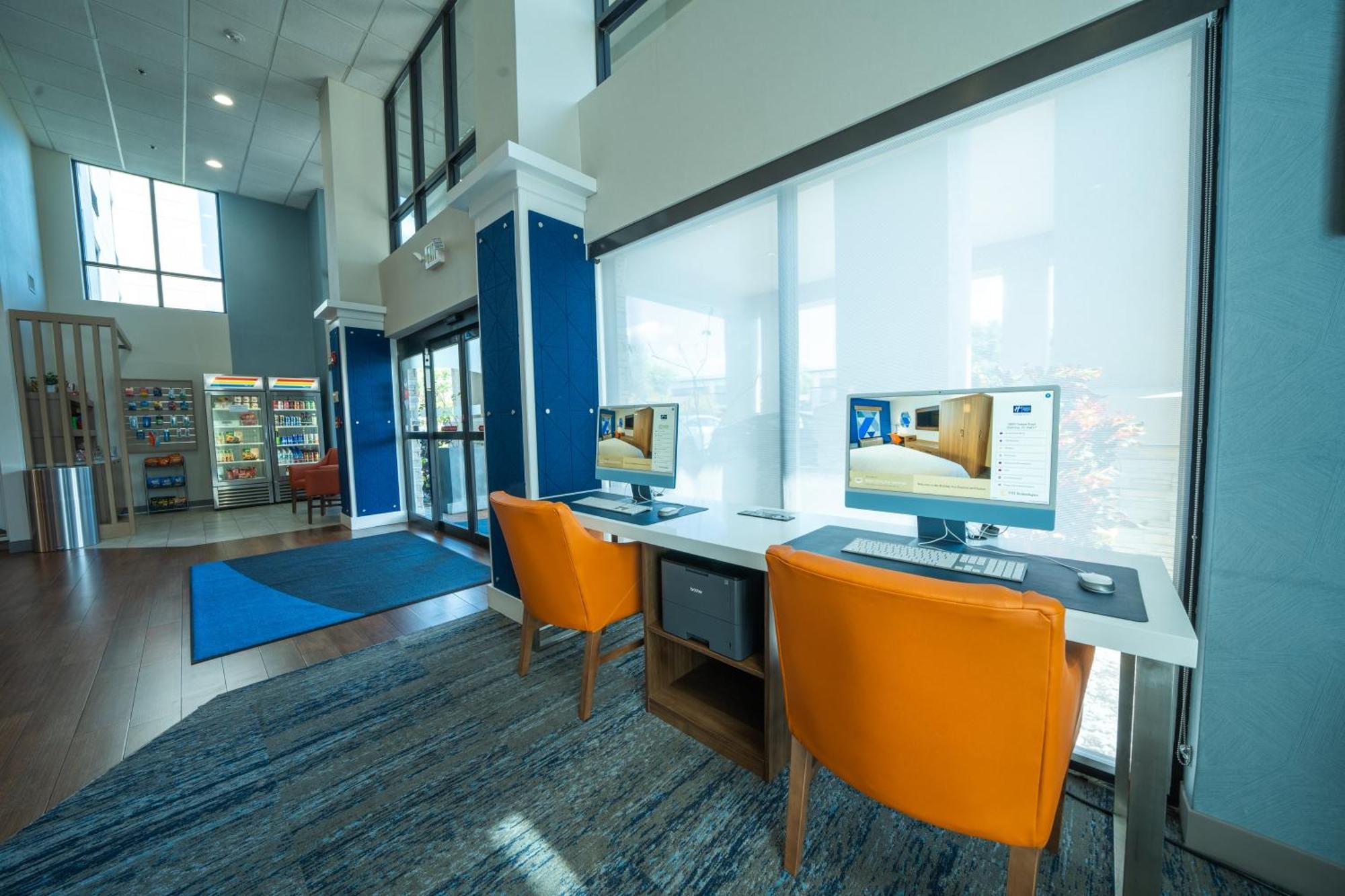 Express & Tampa-oldsmar By Ihg Hotel 2*