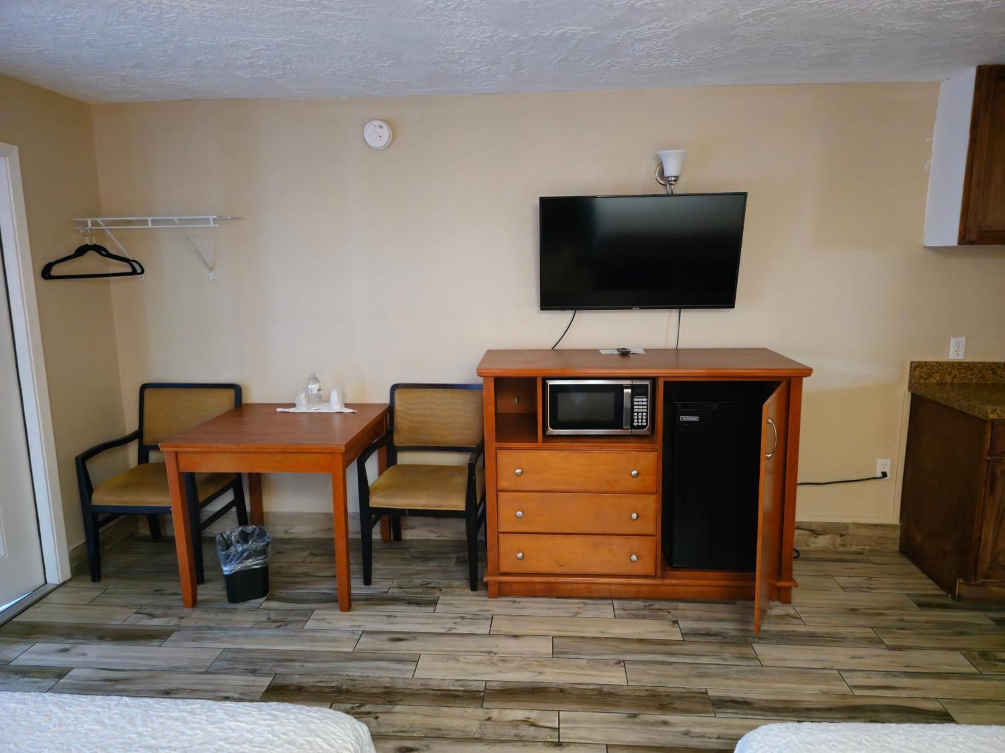 Motel Three Oaks -