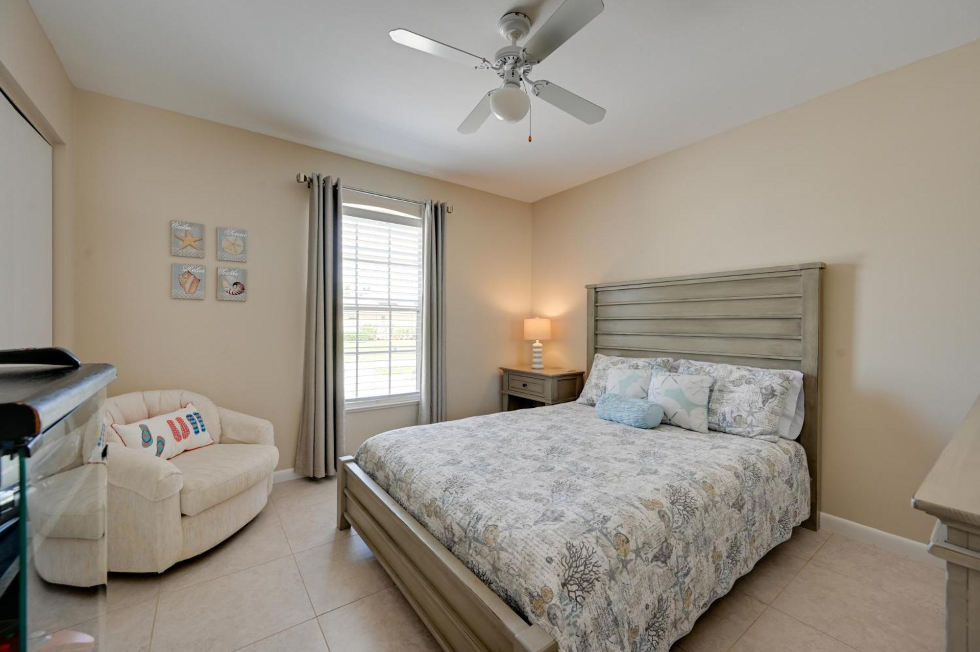 Sunny House Less Than 3 Blocks To Beach! Holiday home