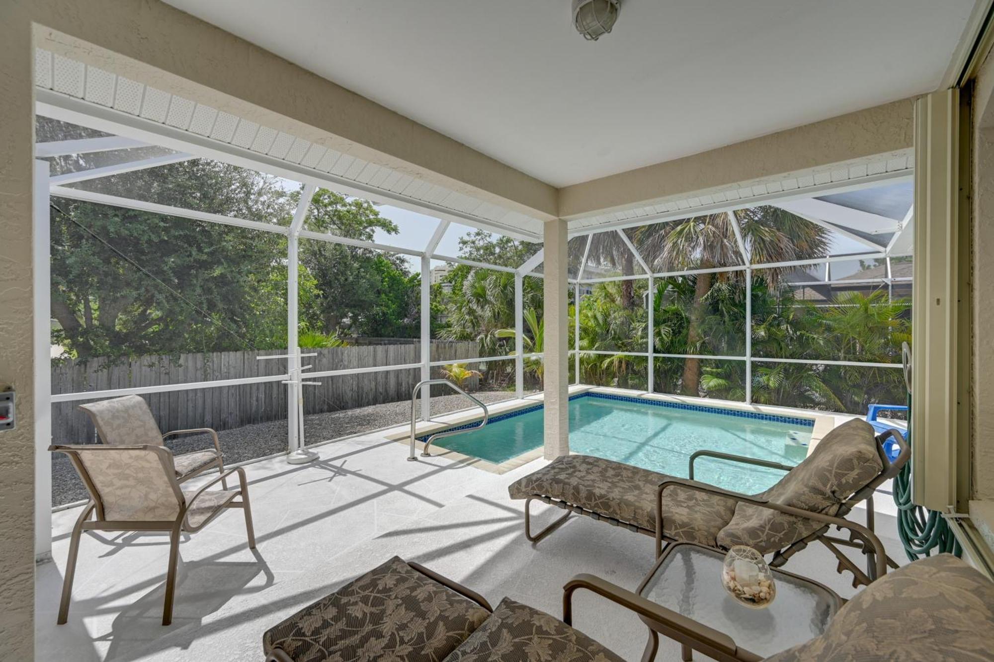 Sunny House Less Than 3 Blocks To Beach! Marco Island