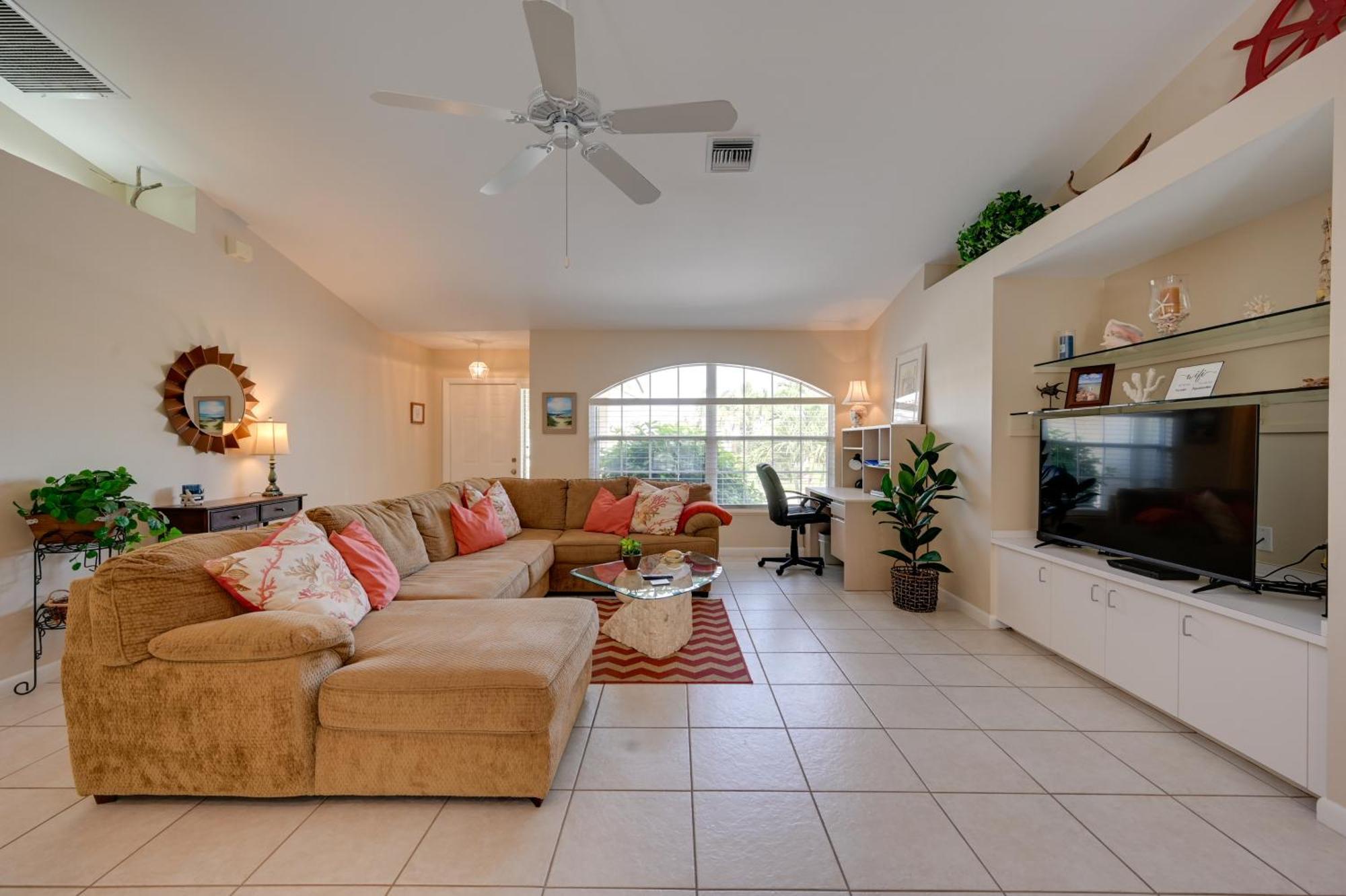 Sunny House Less Than 3 Blocks To Beach! Holiday home *