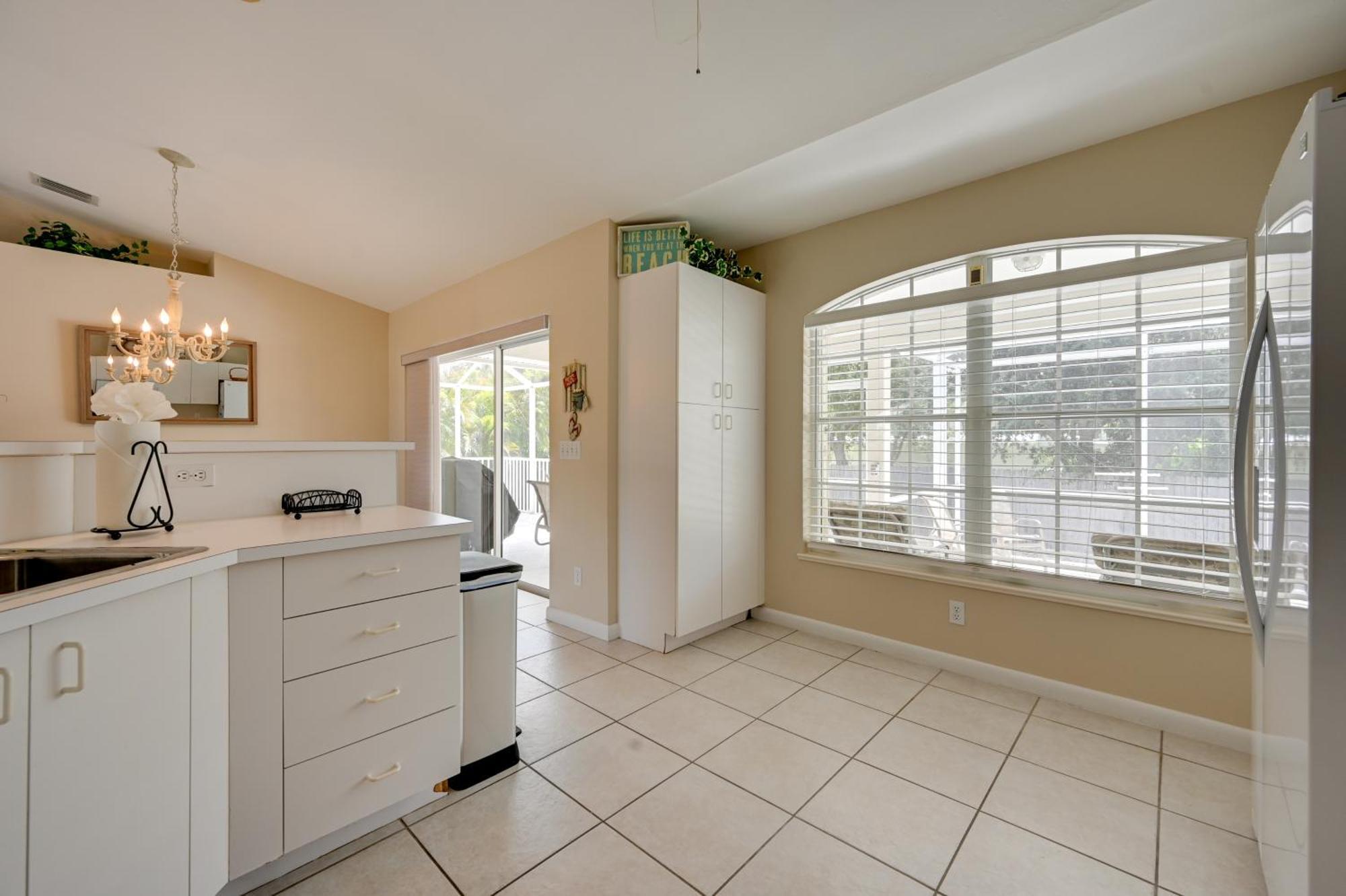 Sunny House Less Than 3 Blocks To Beach! Holiday home *