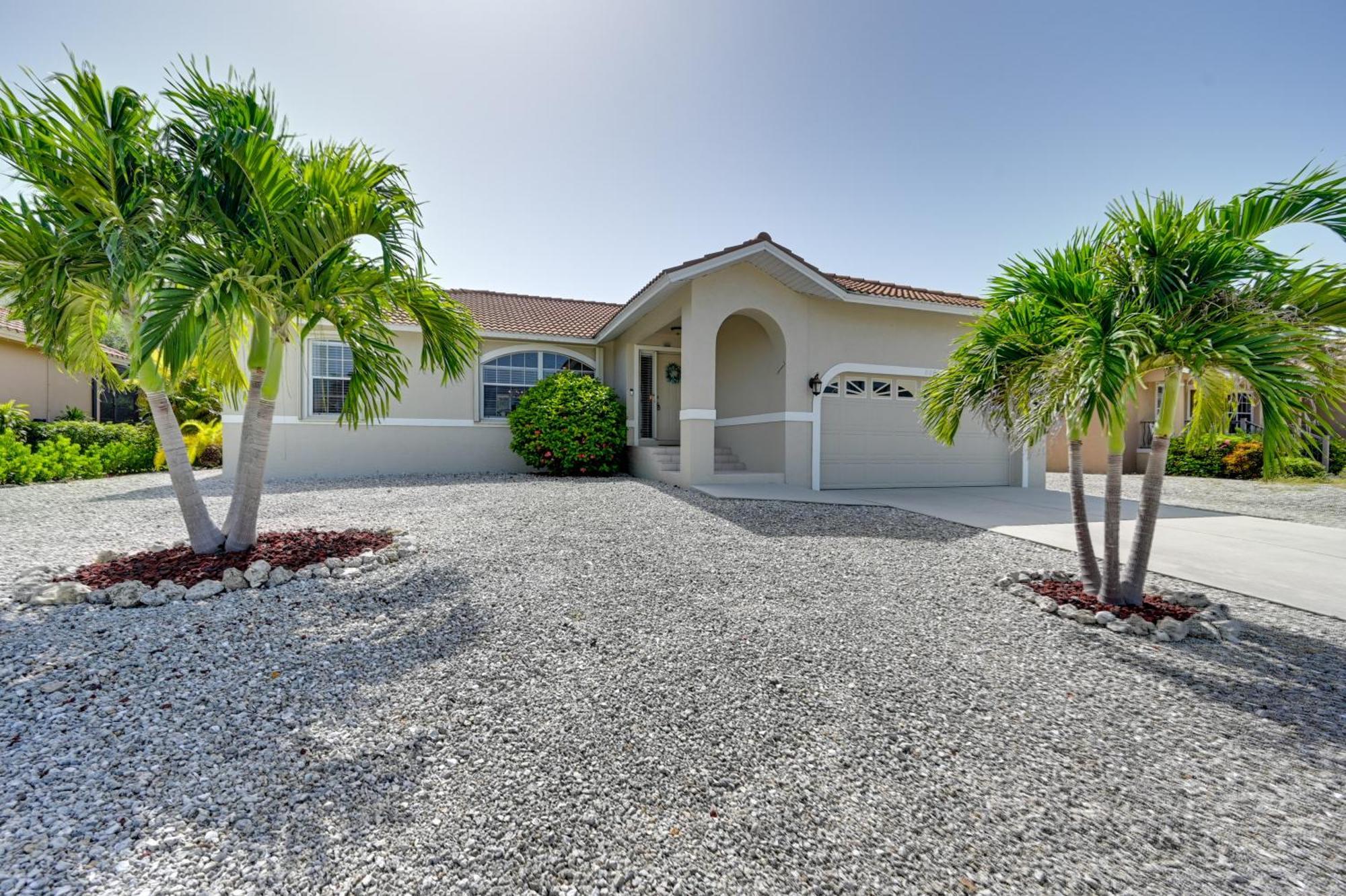 Sunny House Less Than 3 Blocks To Beach! Holiday home Marco Island