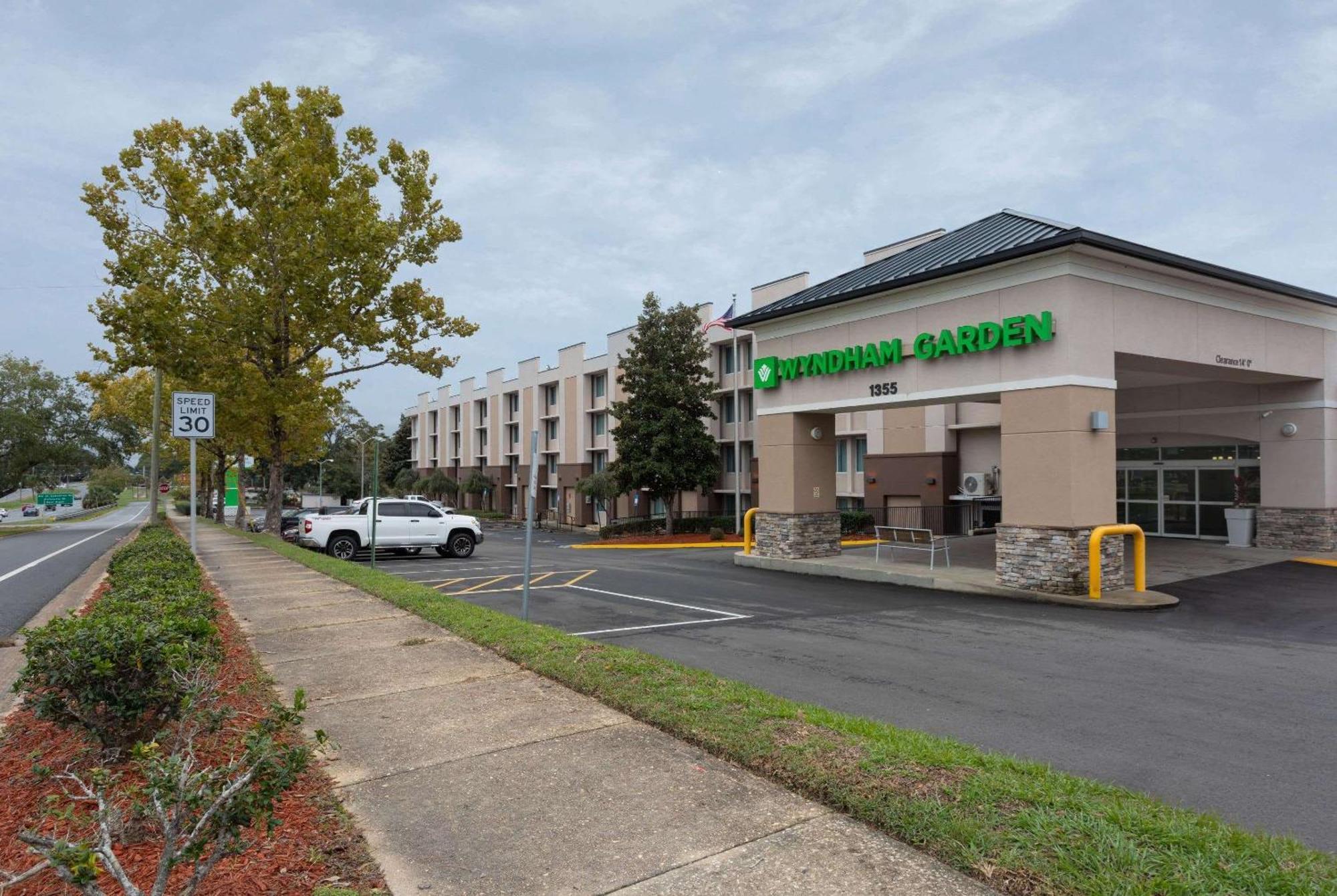 Hotel Wyndham Garden Capitol Near Fsu 3*