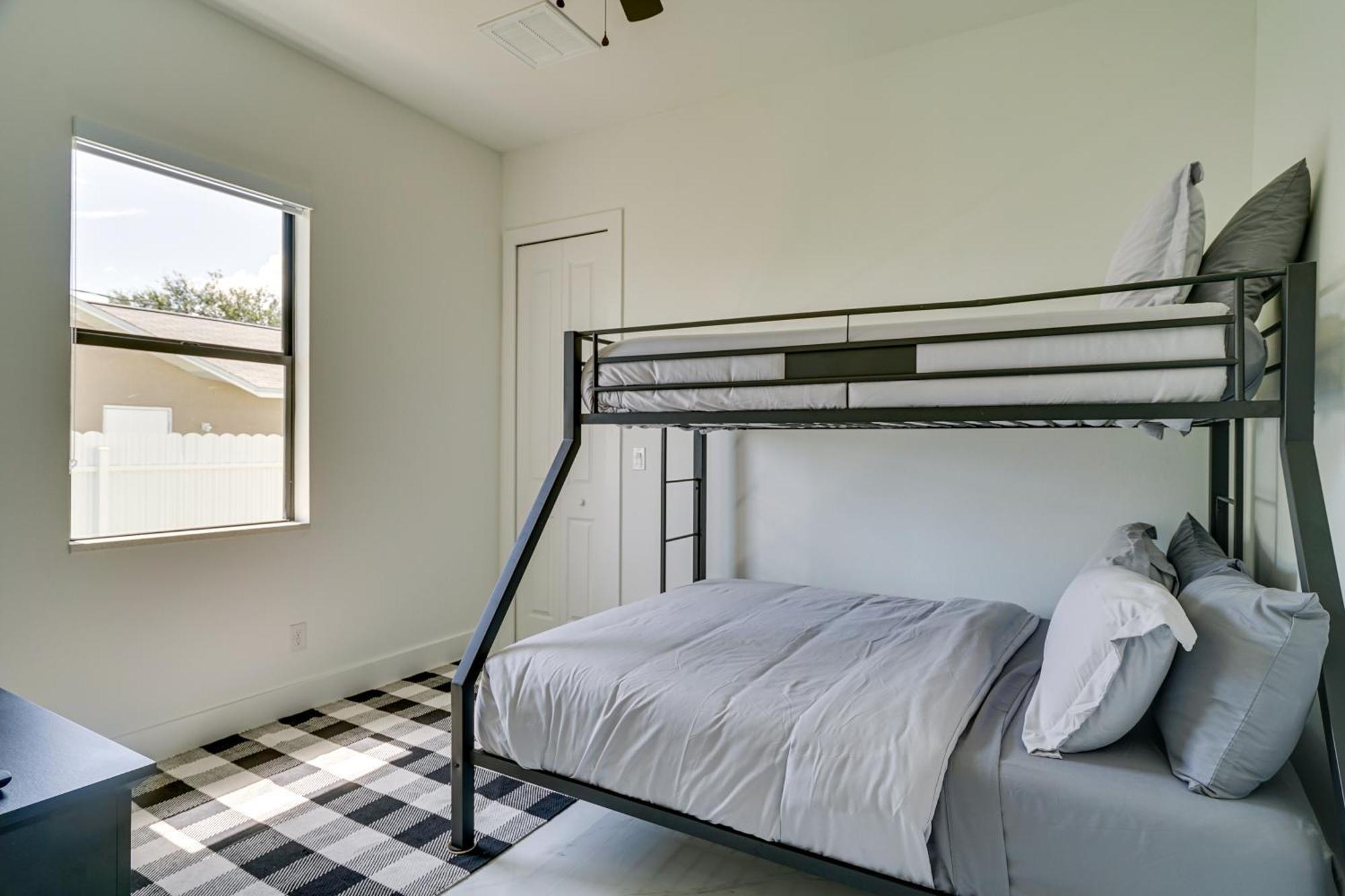 Holiday home Escape Furnished Lanai And Private Pool! *