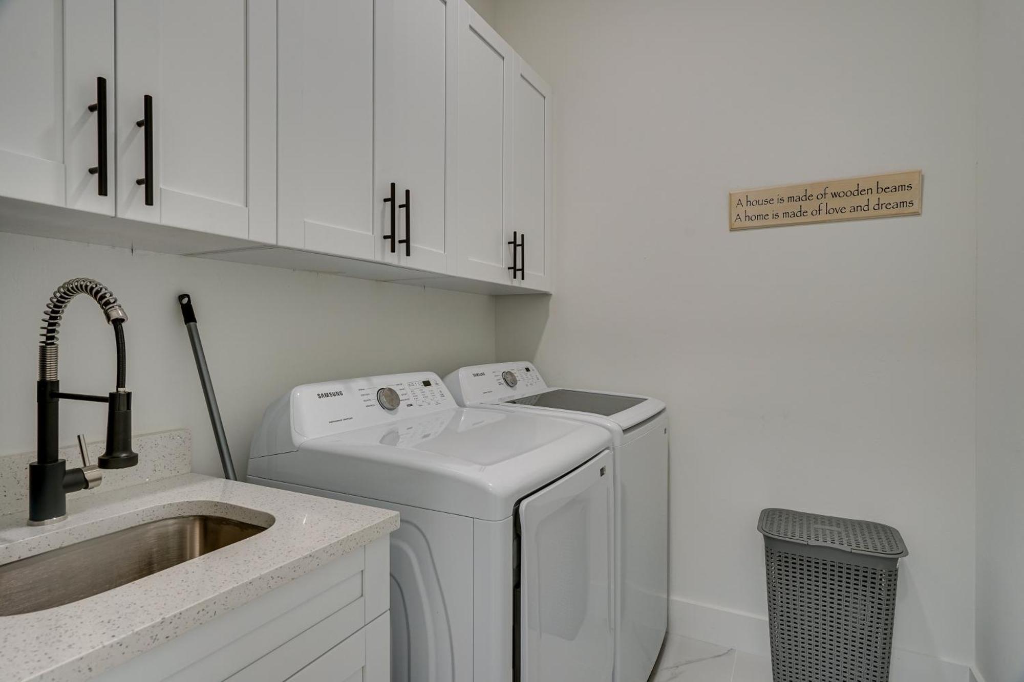Escape Furnished Lanai And Private Pool! Cape Coral