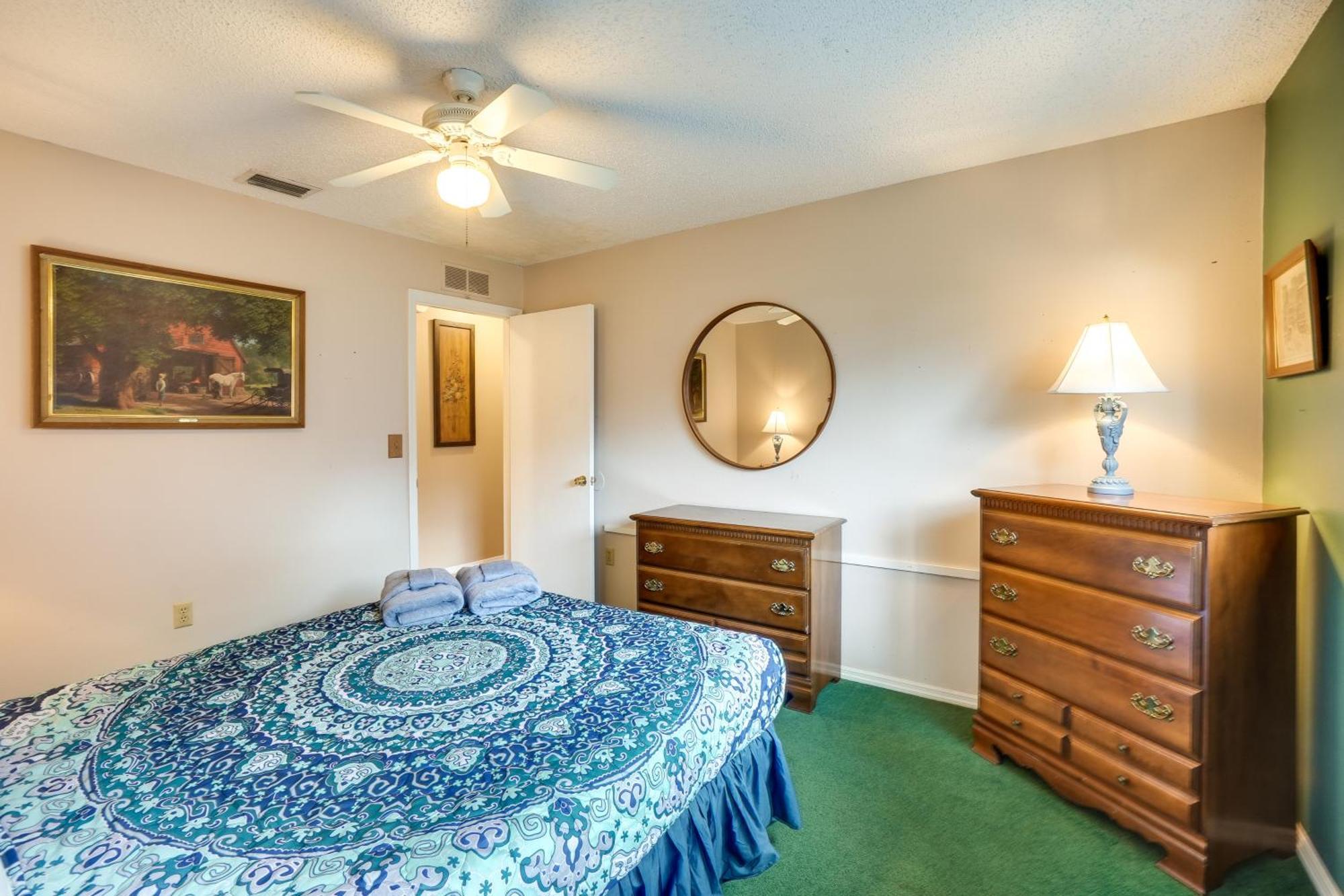 Sunny Florida Retreat With Pool, Near Busch Gardens! Holiday home