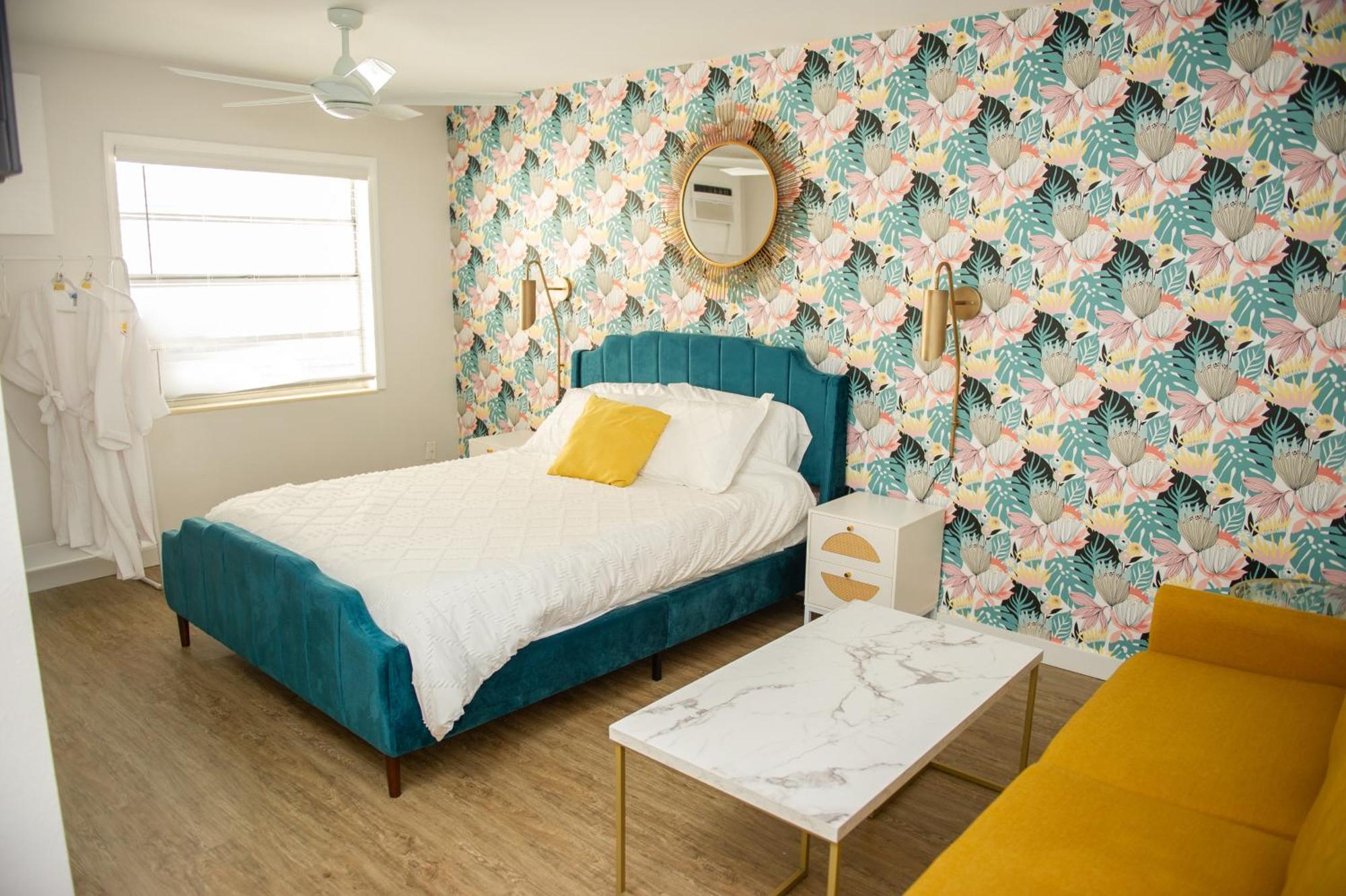 Sunburst Inn- Hotel