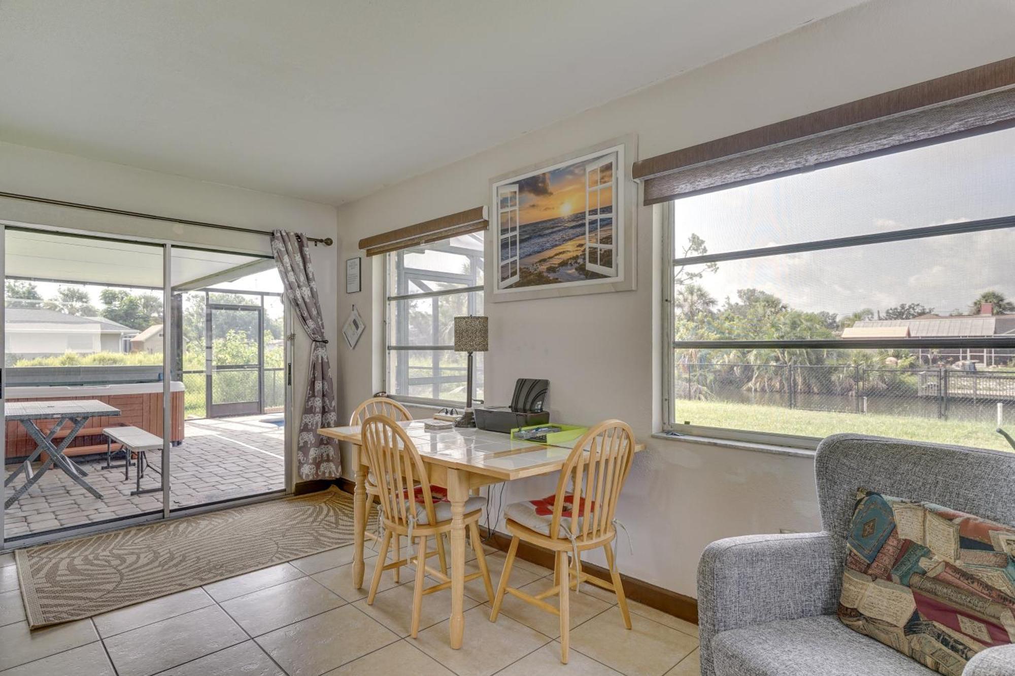 Canalfront Retreat With Heated Pool And Hot Tub! Holiday home Port Charlotte