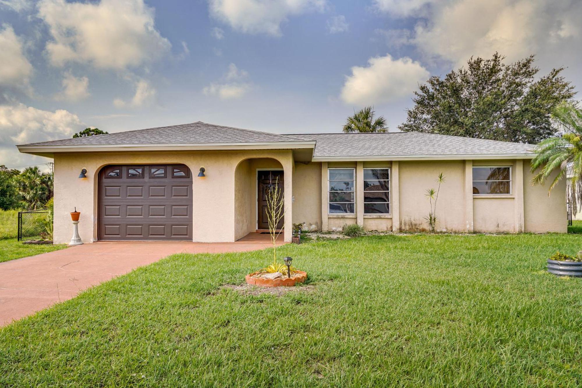 Canalfront Retreat With Heated Pool And Hot Tub!