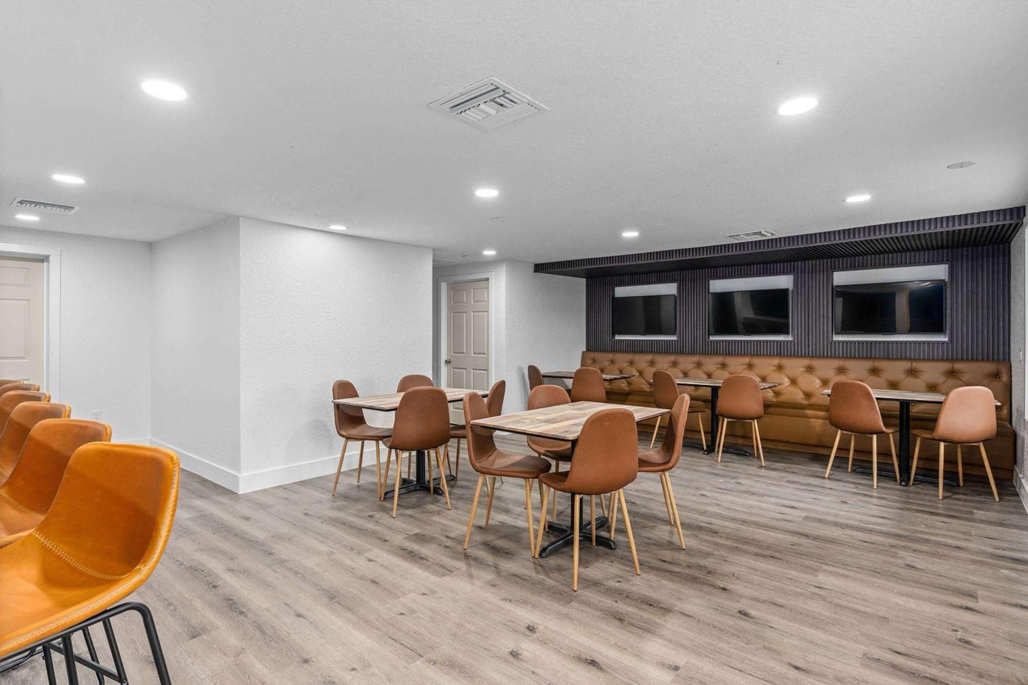 Hotel Super 8 By Wyndham Kissimmee-orlando 2*