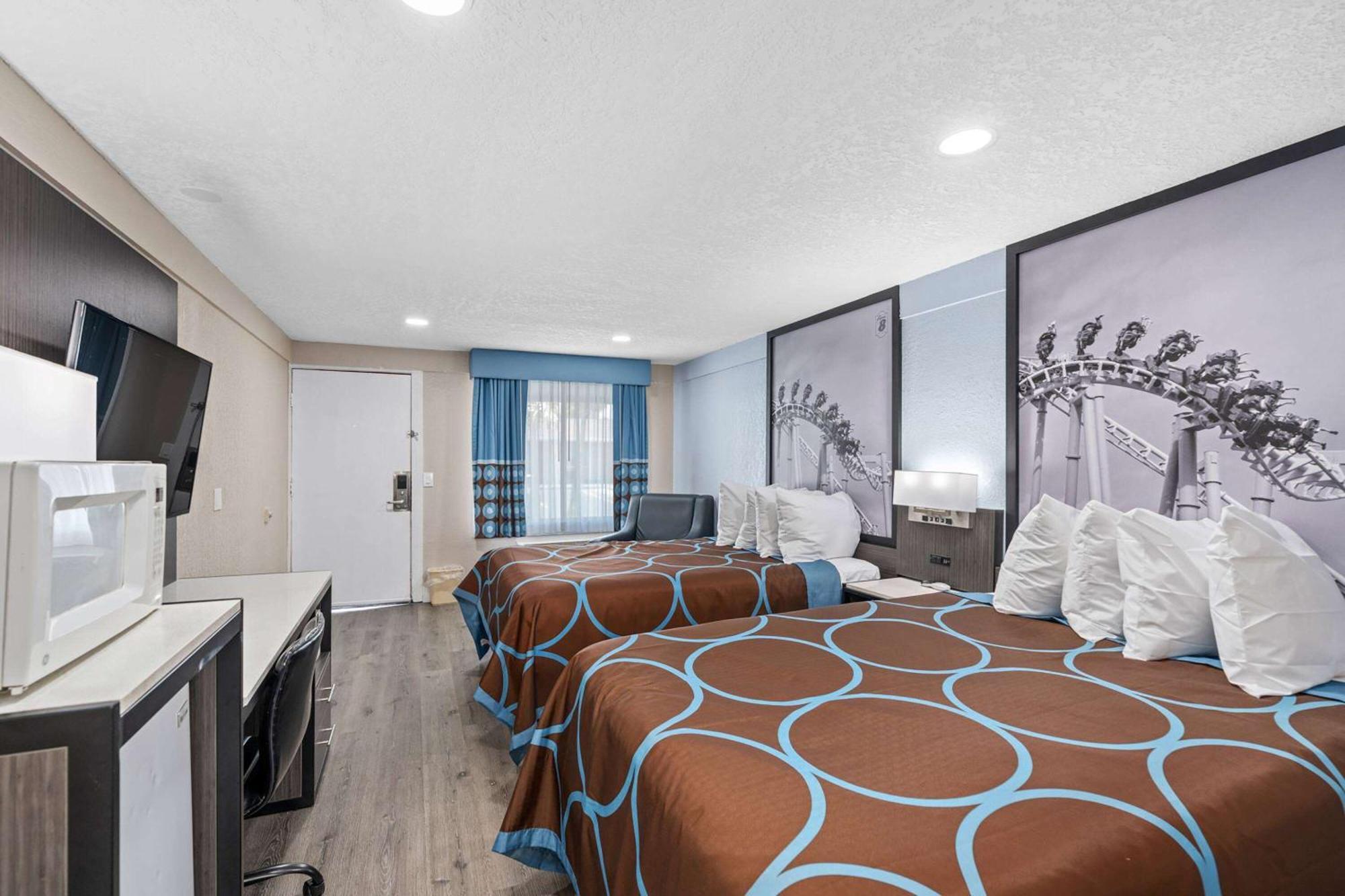 Hotel Super 8 By Wyndham Kissimmee-orlando 2*