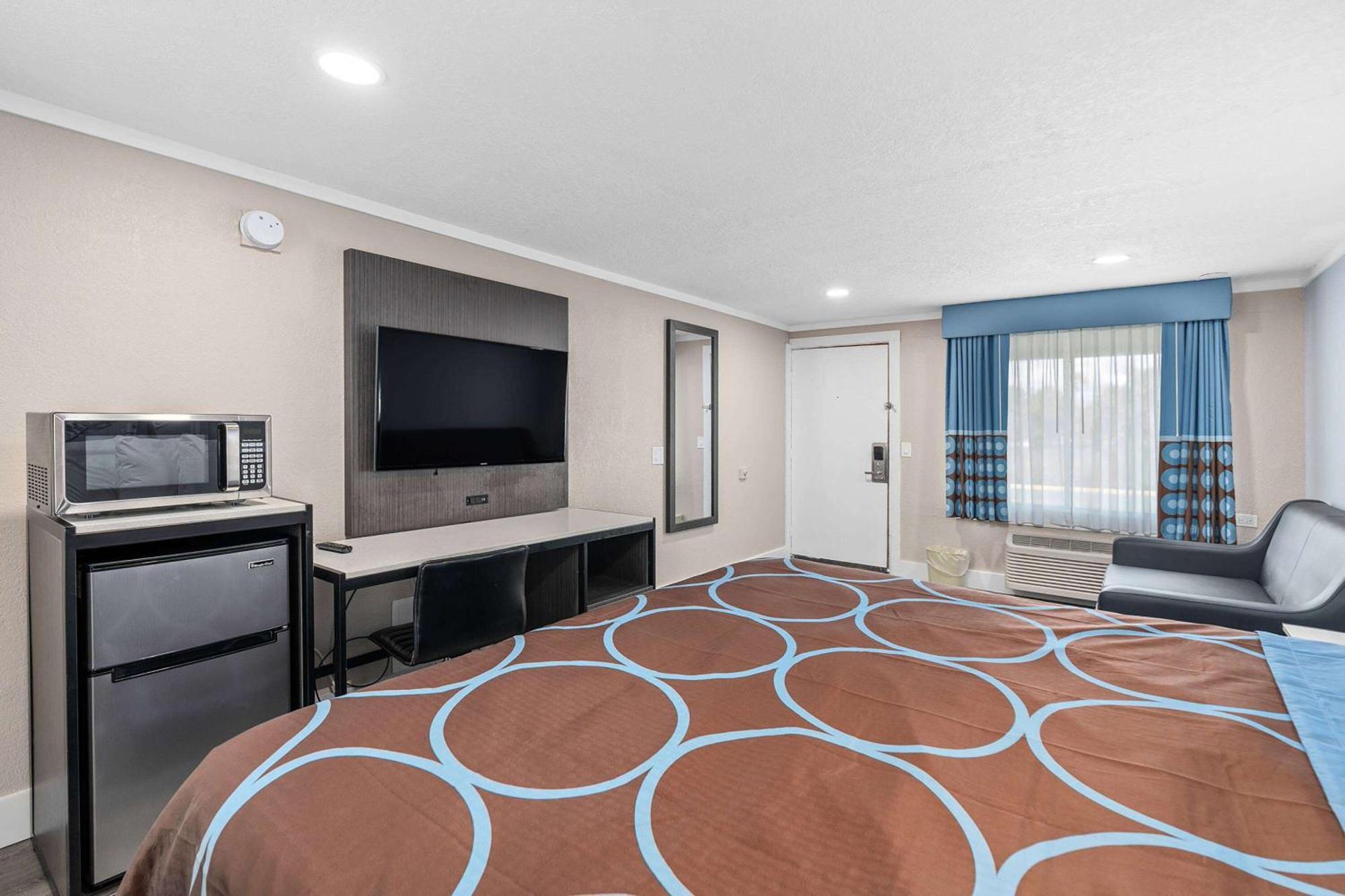 Hotel Super 8 By Wyndham Kissimmee-orlando Four Corners