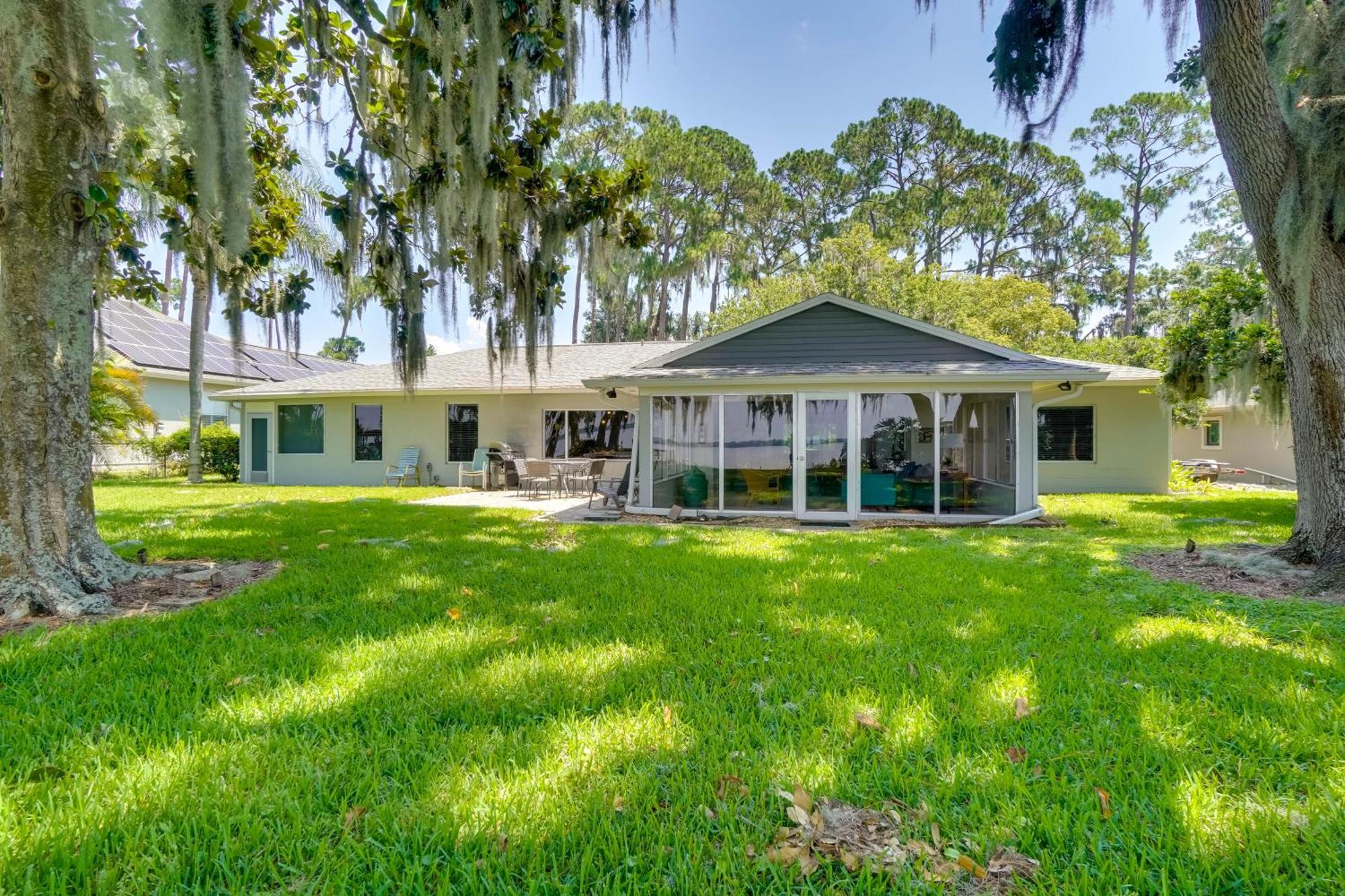 Holiday home Luxe Waterfront Oasis With Dock - Direct Access *