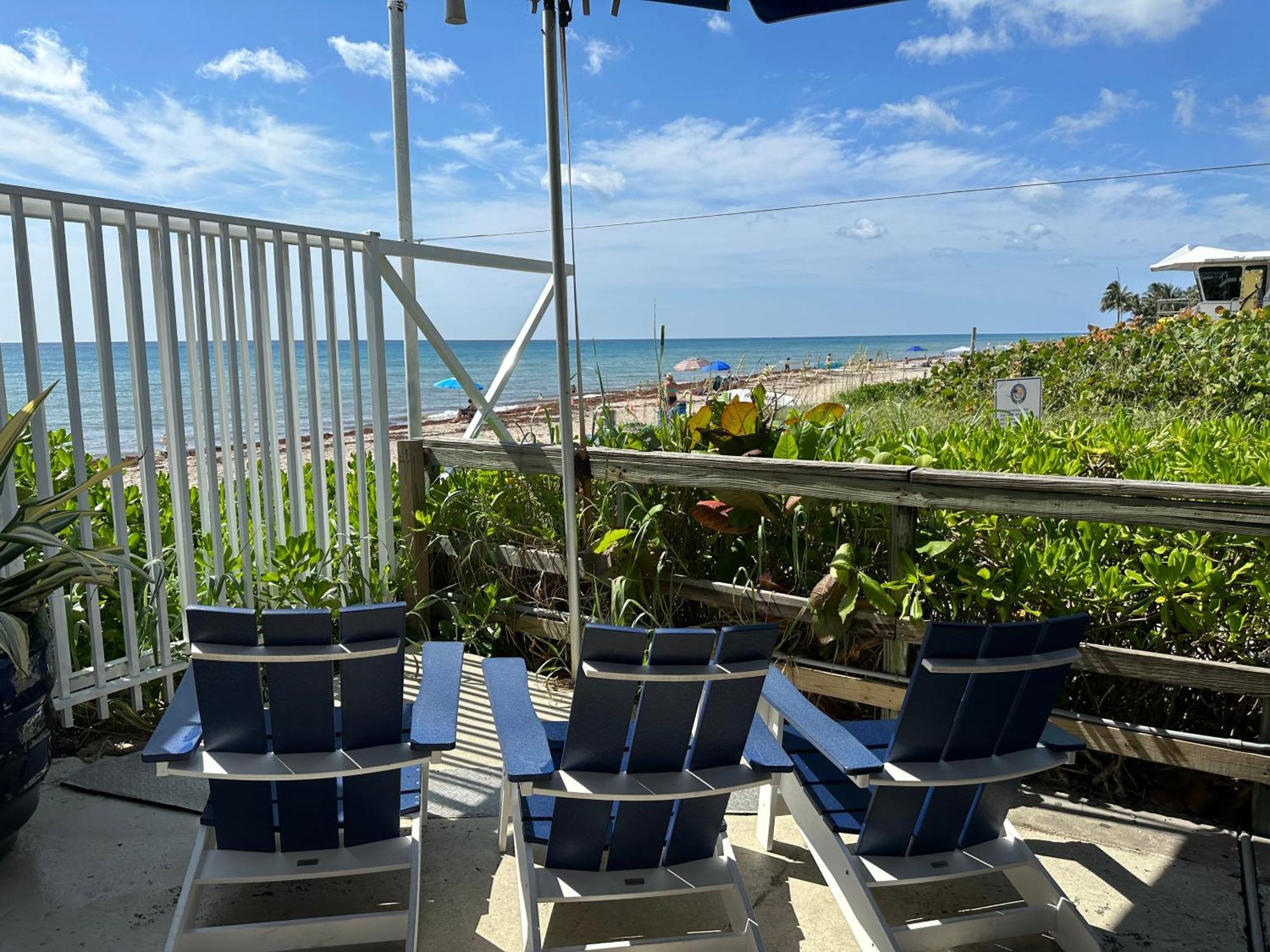 Palm Retreat: Beachside Comfort With Outdoor Oasis Lake Worth Beach