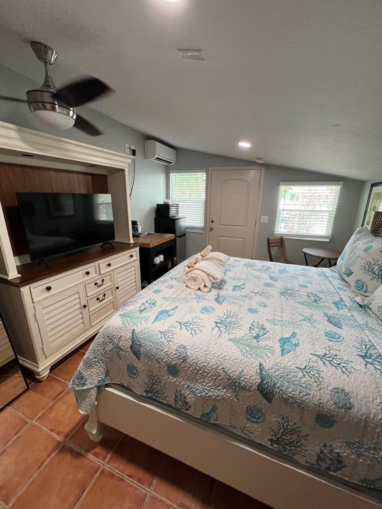 Tarpon Tale Inn