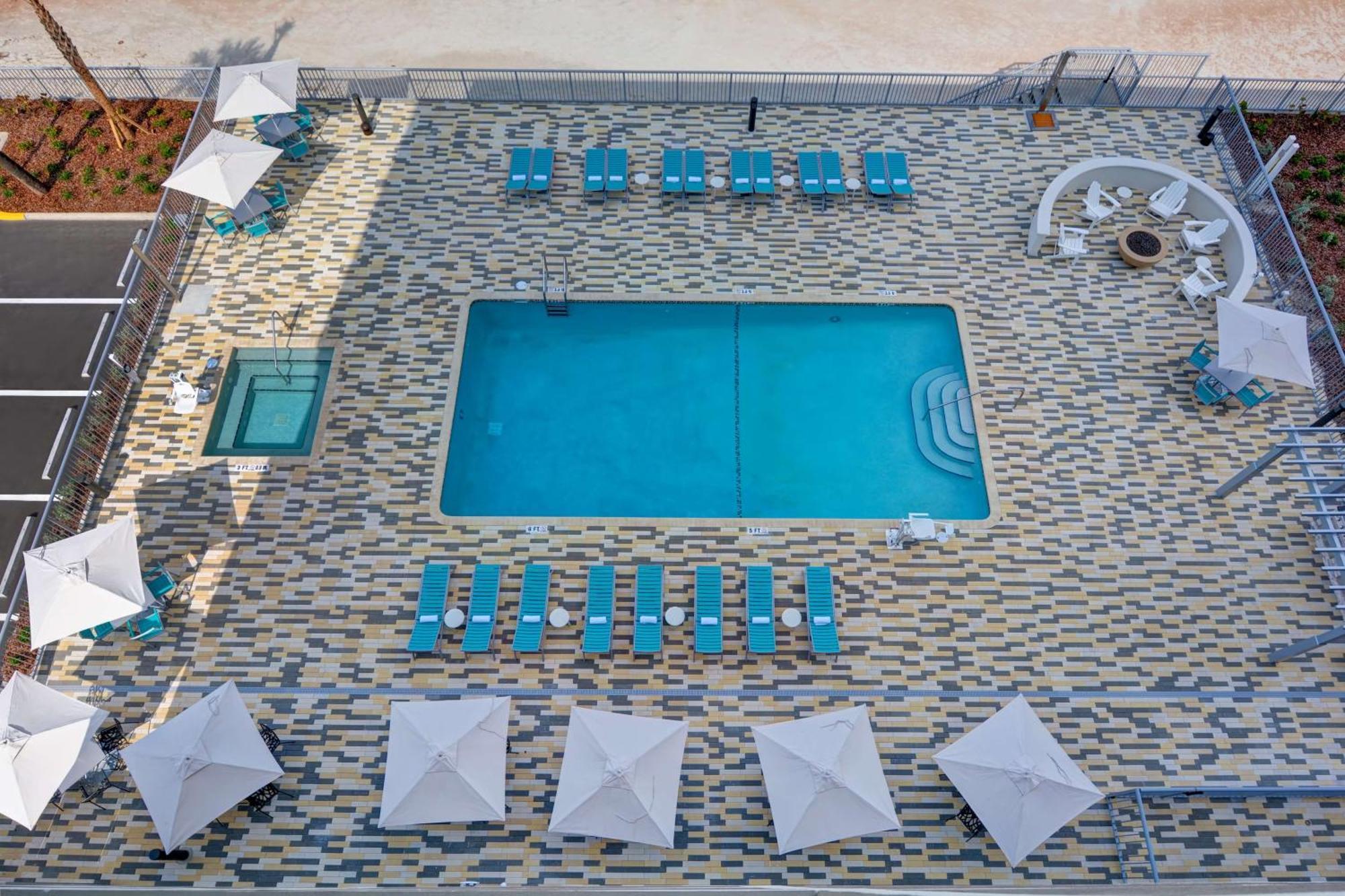 Home2 Ormond Oceanfront, Fl 3*