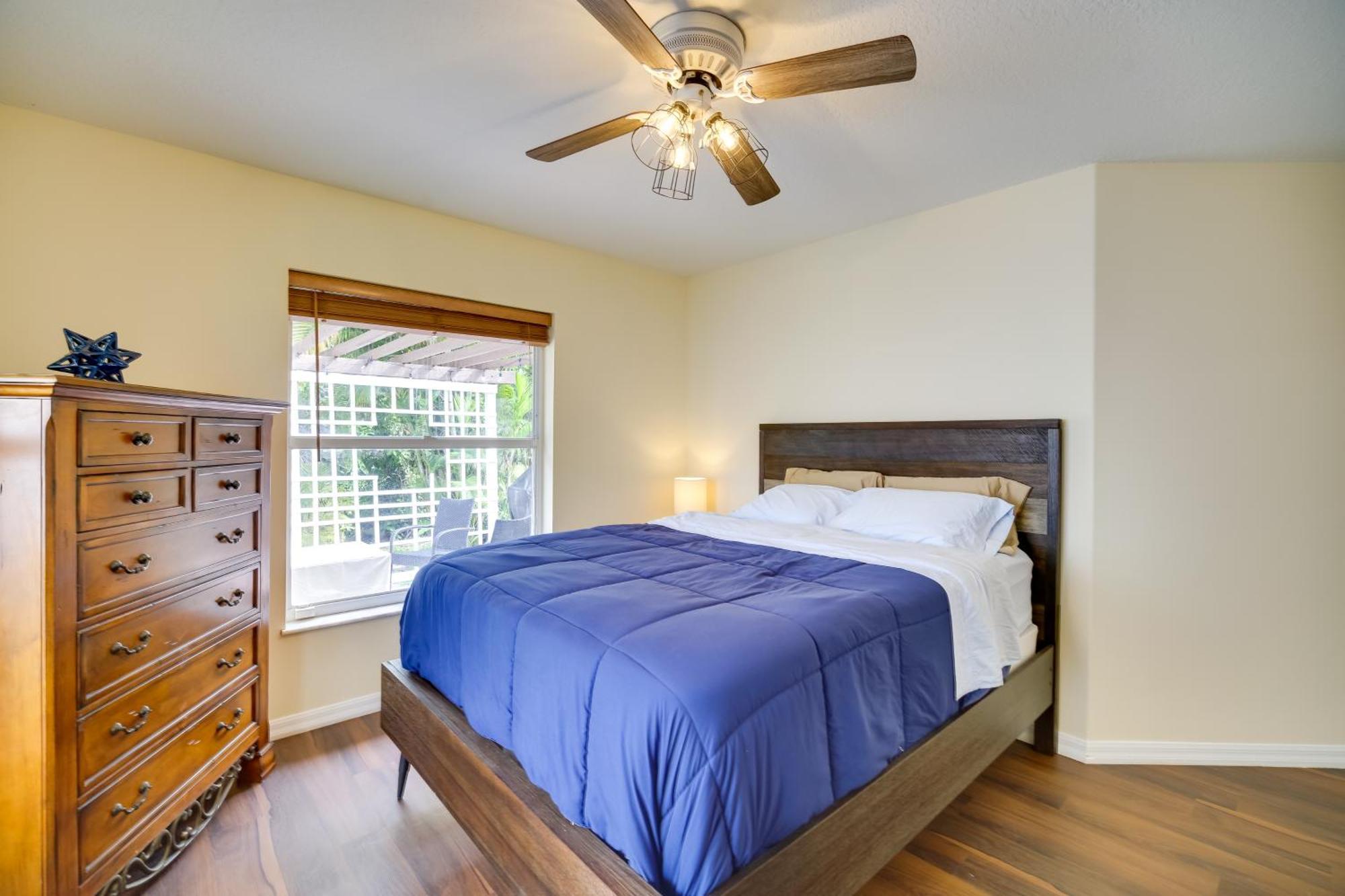 Casa Blanco Florida Escape Pool, Fire Pit And Grill Holiday home