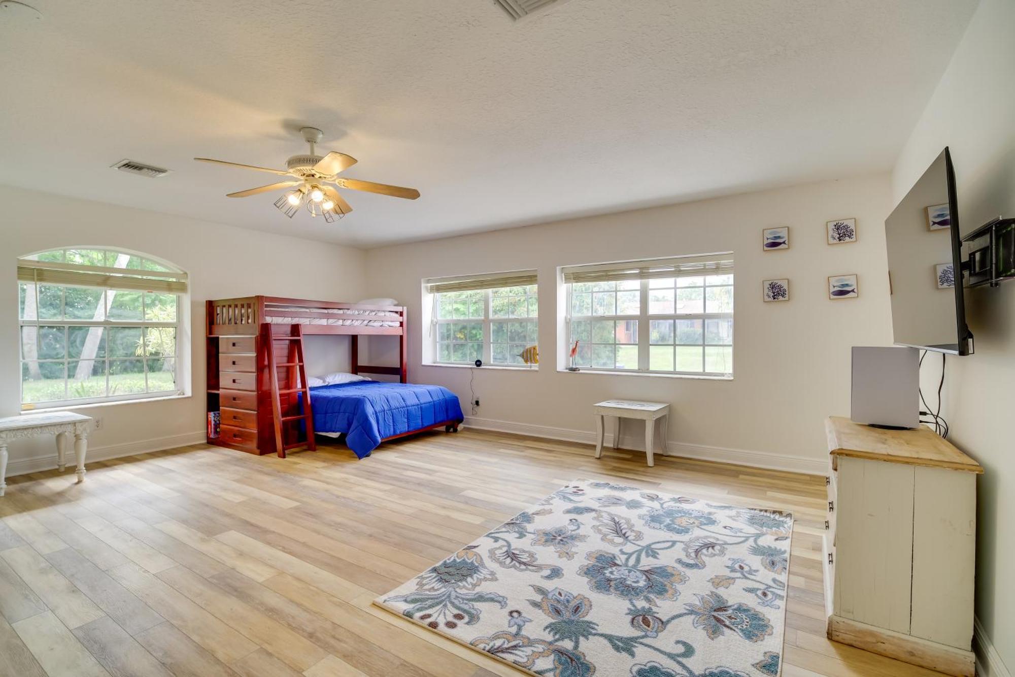 Casa Blanco Florida Escape Pool, Fire Pit And Grill *