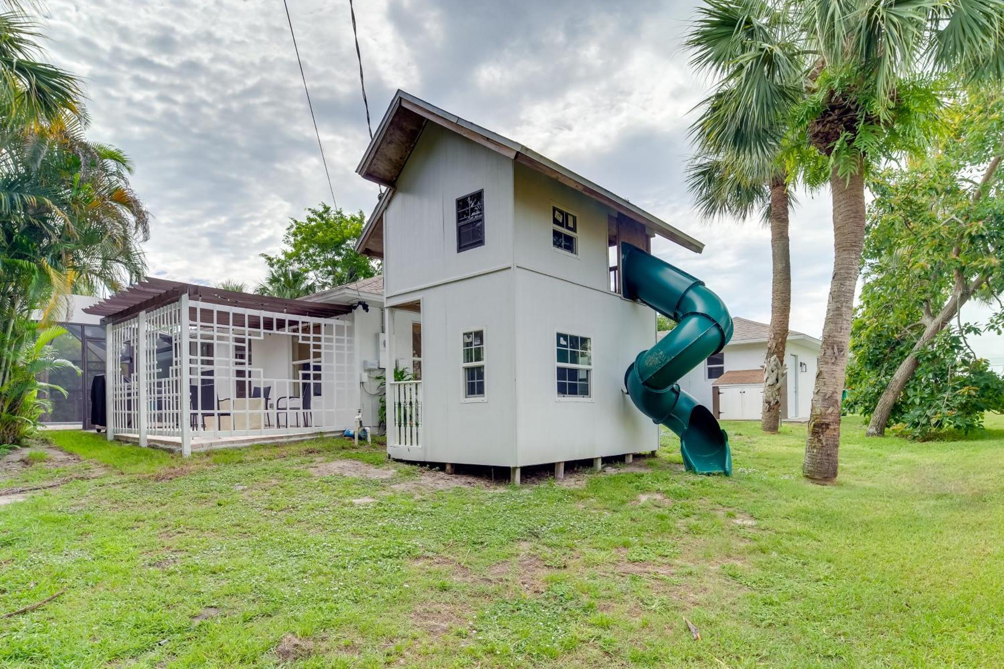Casa Blanco Florida Escape Pool, Fire Pit And Grill Holiday home *