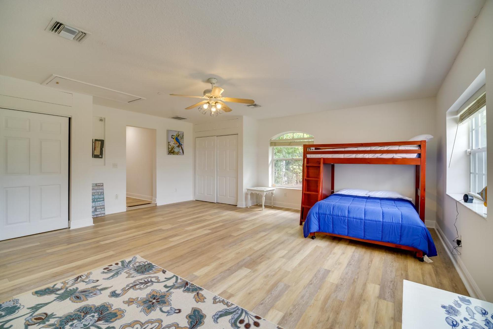 Casa Blanco Florida Escape Pool, Fire Pit And Grill Holiday home Sebastian