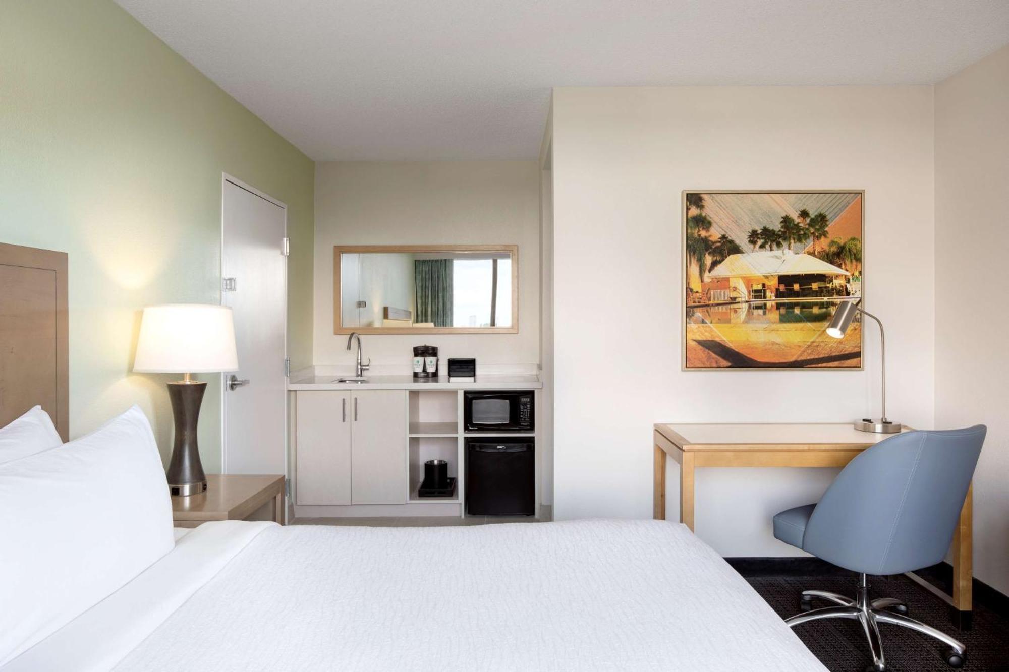 Hotel Embassy By Hilton Airport Westshore