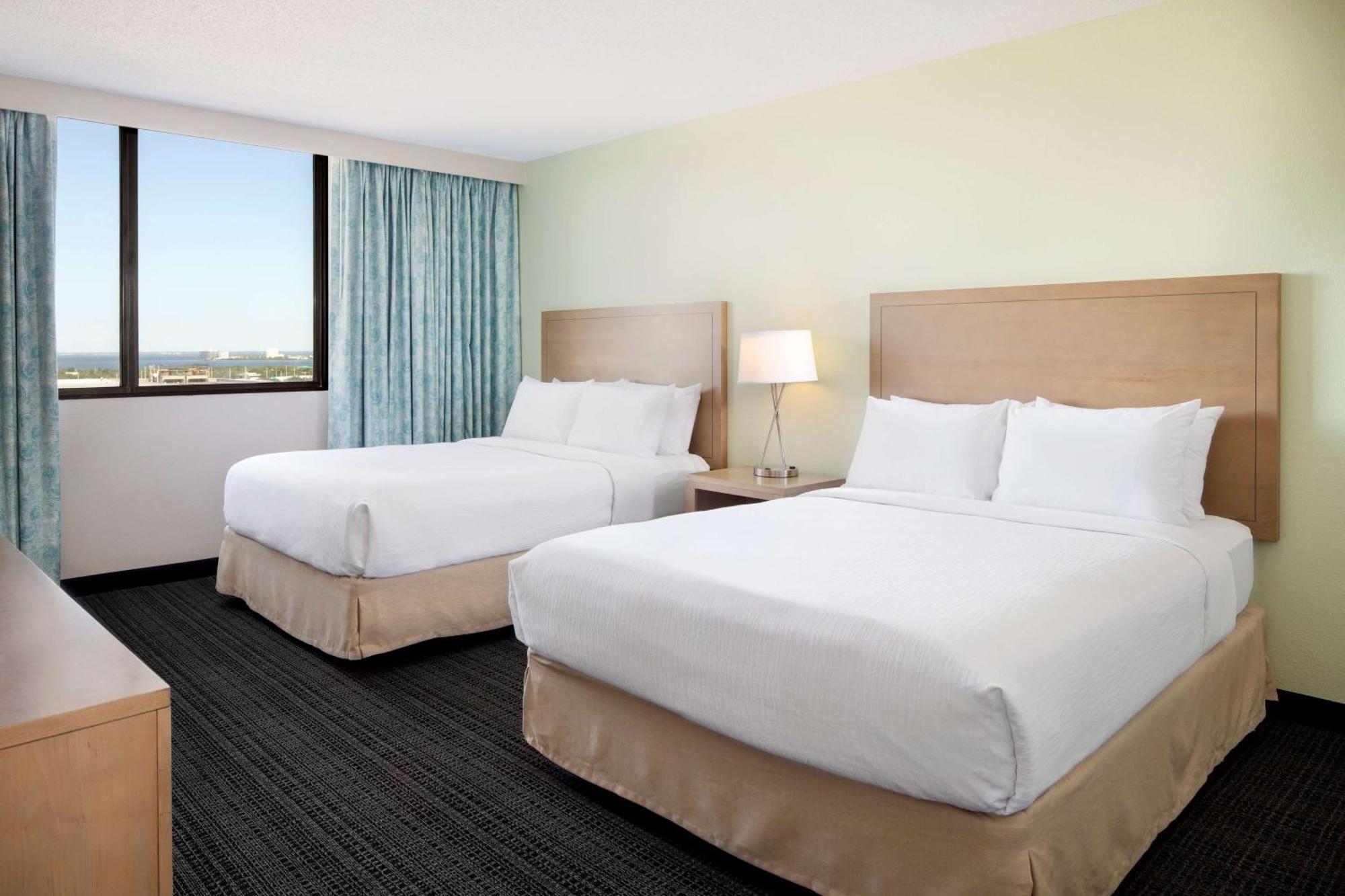 Hotel Embassy By Hilton Airport Westshore 3*