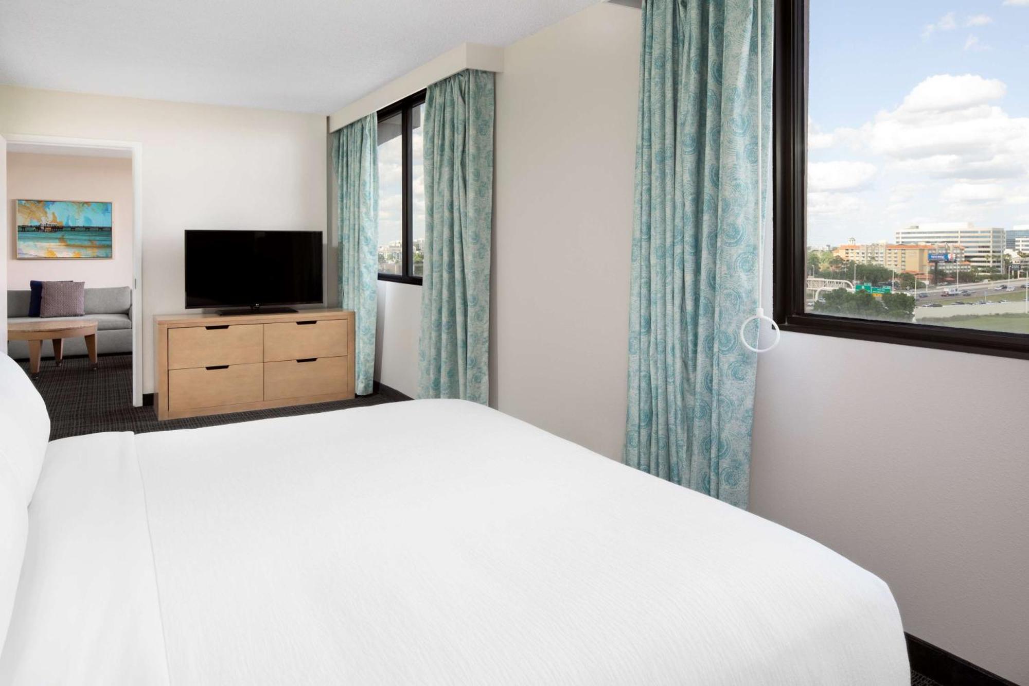 Hotel Embassy By Hilton Airport Westshore 3*