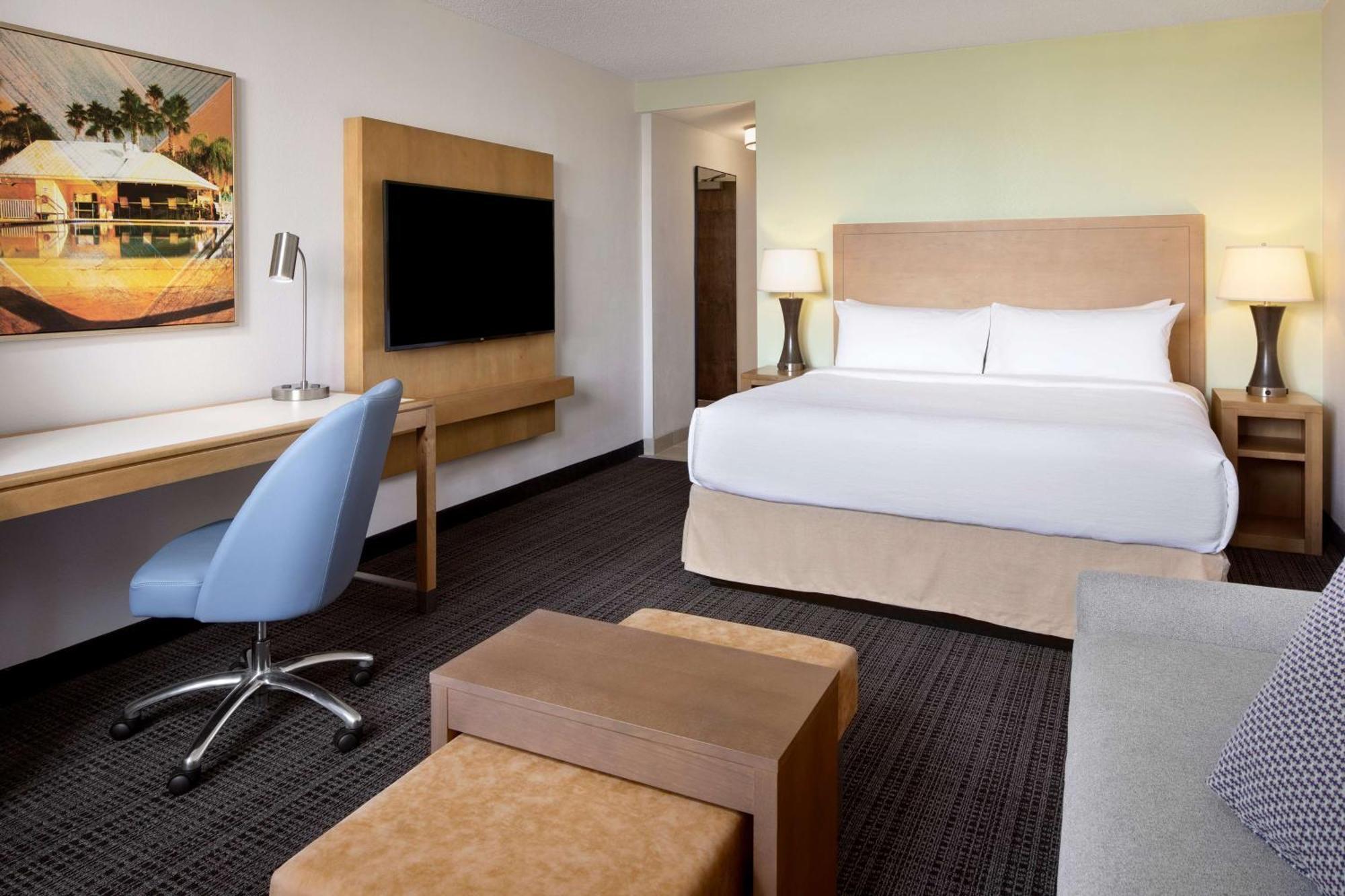 Hotel Embassy By Hilton Airport Westshore