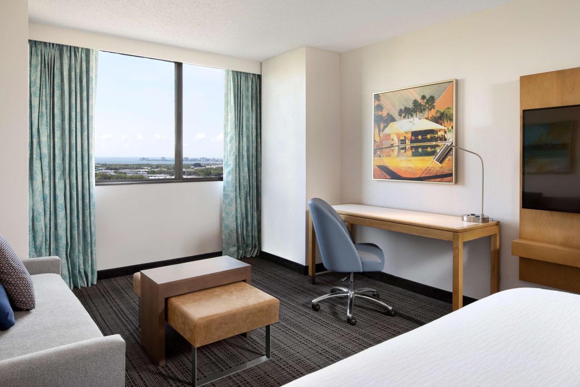 Hotel Embassy By Hilton Airport Westshore 3*