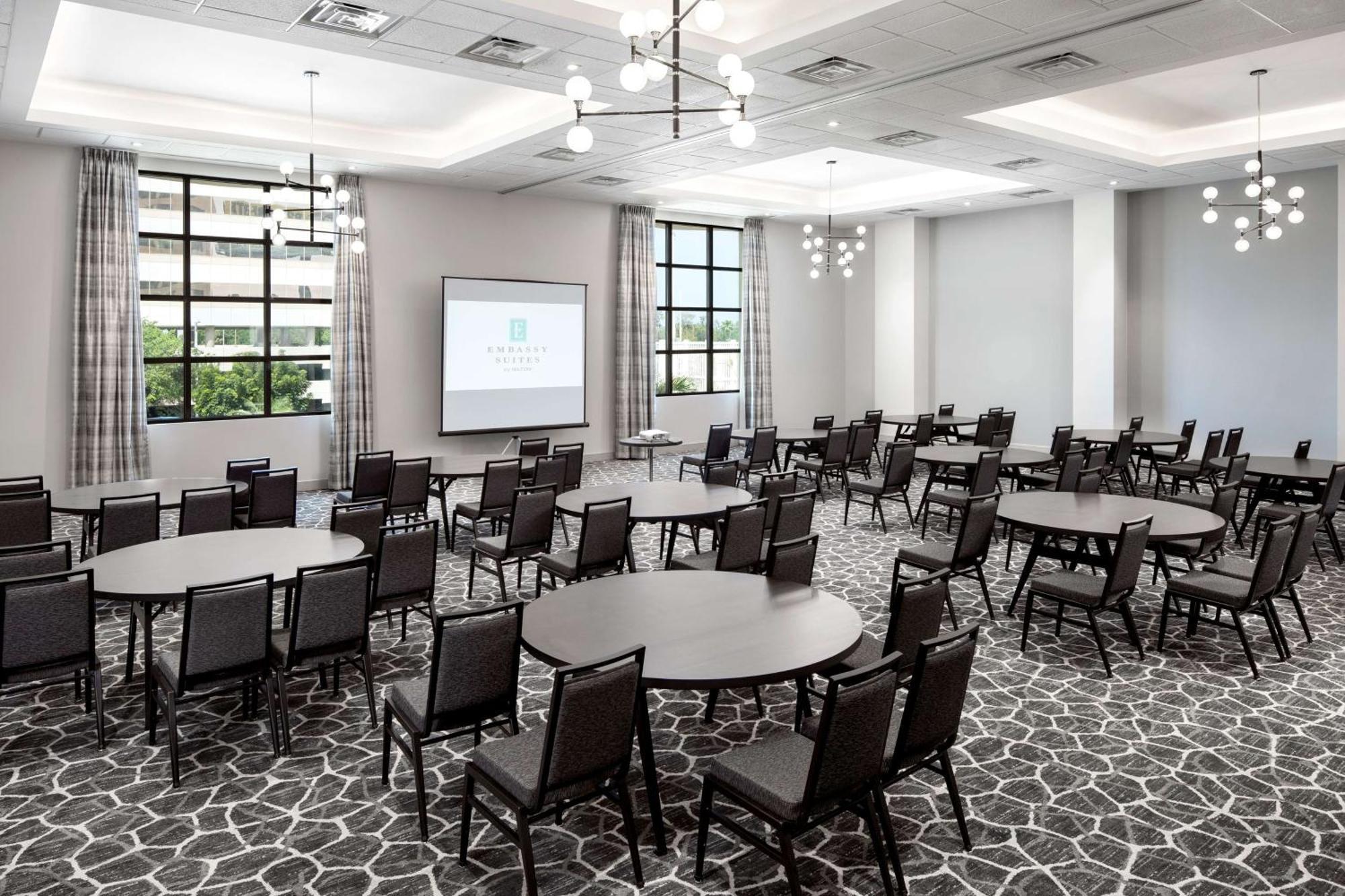 Hotel Embassy By Hilton Airport Westshore Tampa