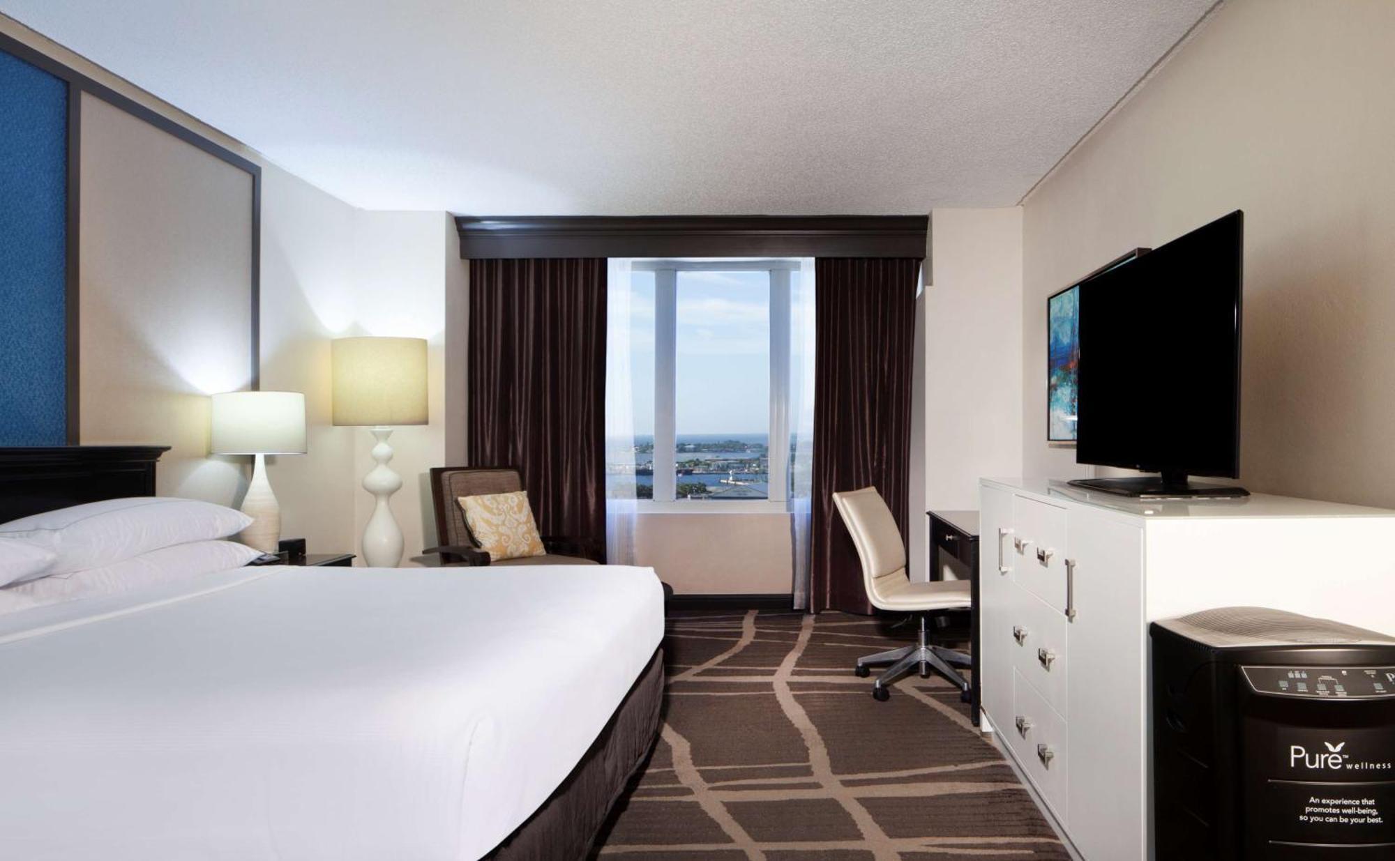 Hilton Bayfront Hotel 4*